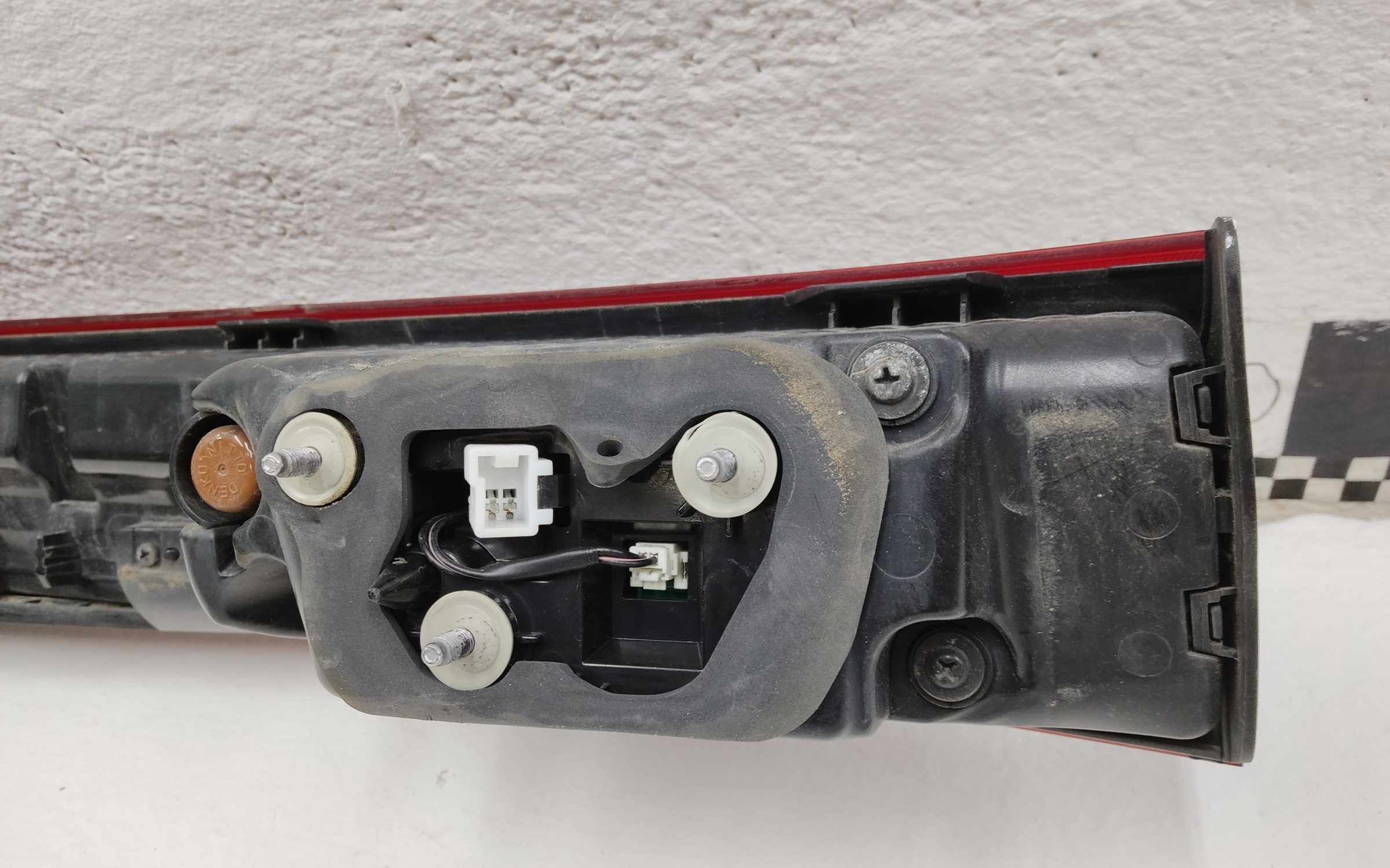 Фонарь крышки багажника Kia Carnival 4 LED