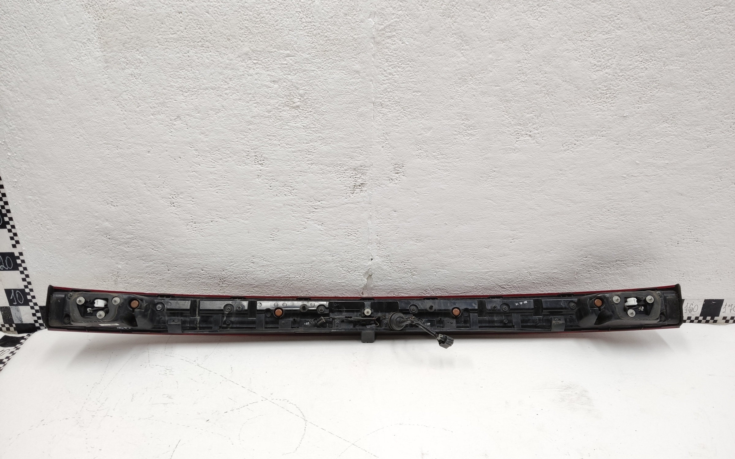 Фонарь крышки багажника Kia Carnival 4 LED