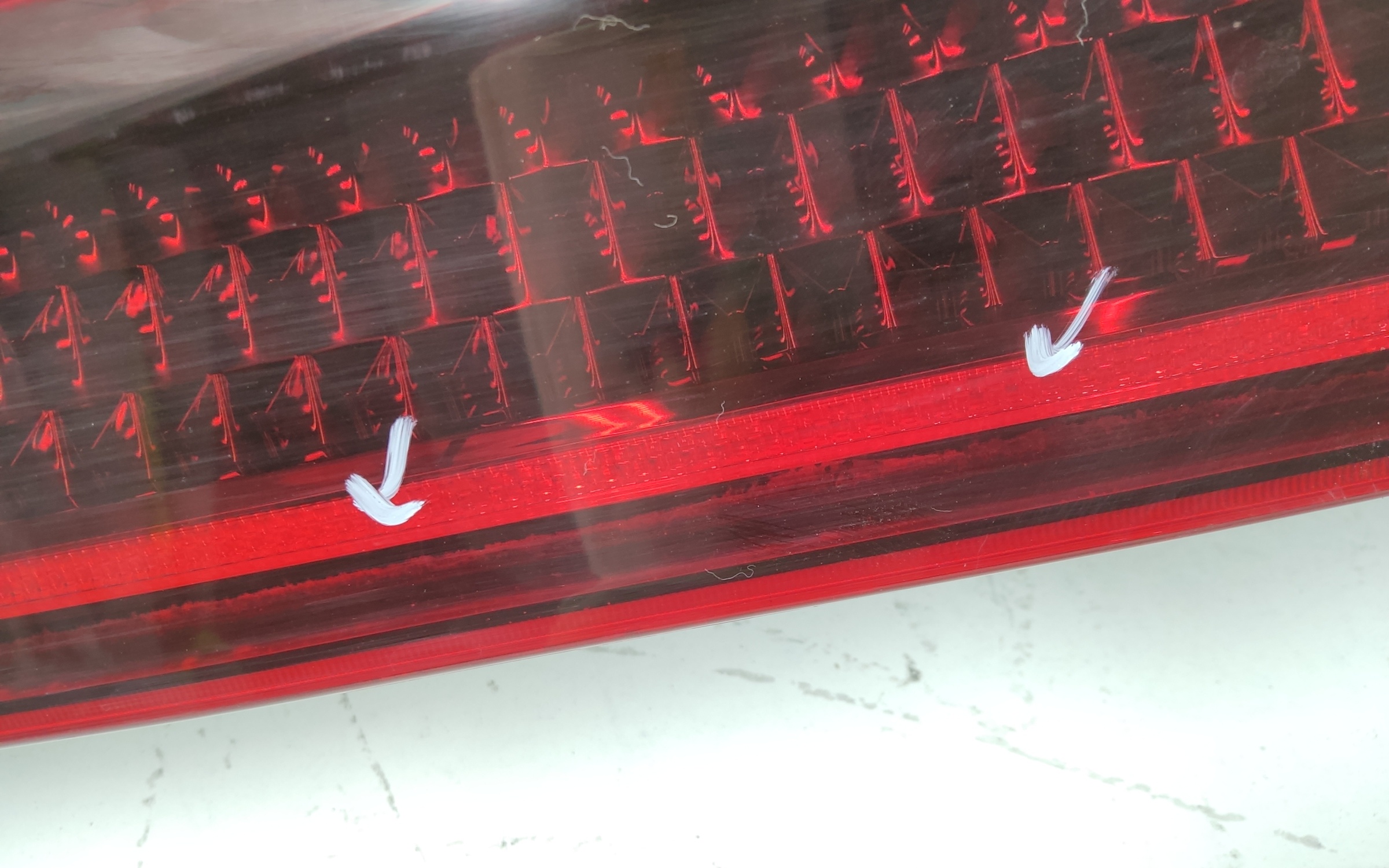 Фонарь крышки багажника Kia Carnival 4 LED