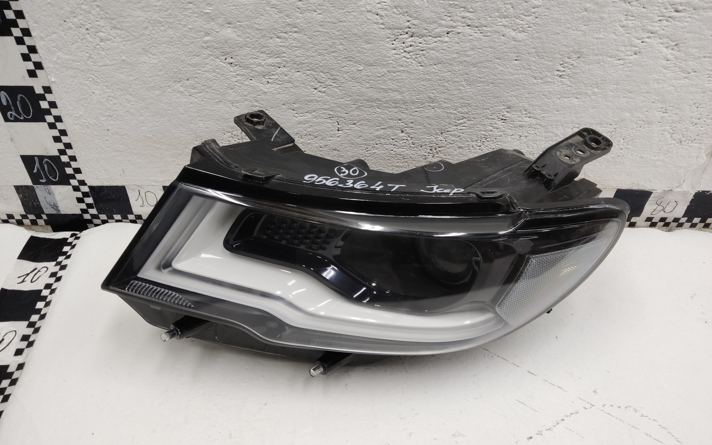 Фара передняя левая Jeep Compass 2 Биксенон