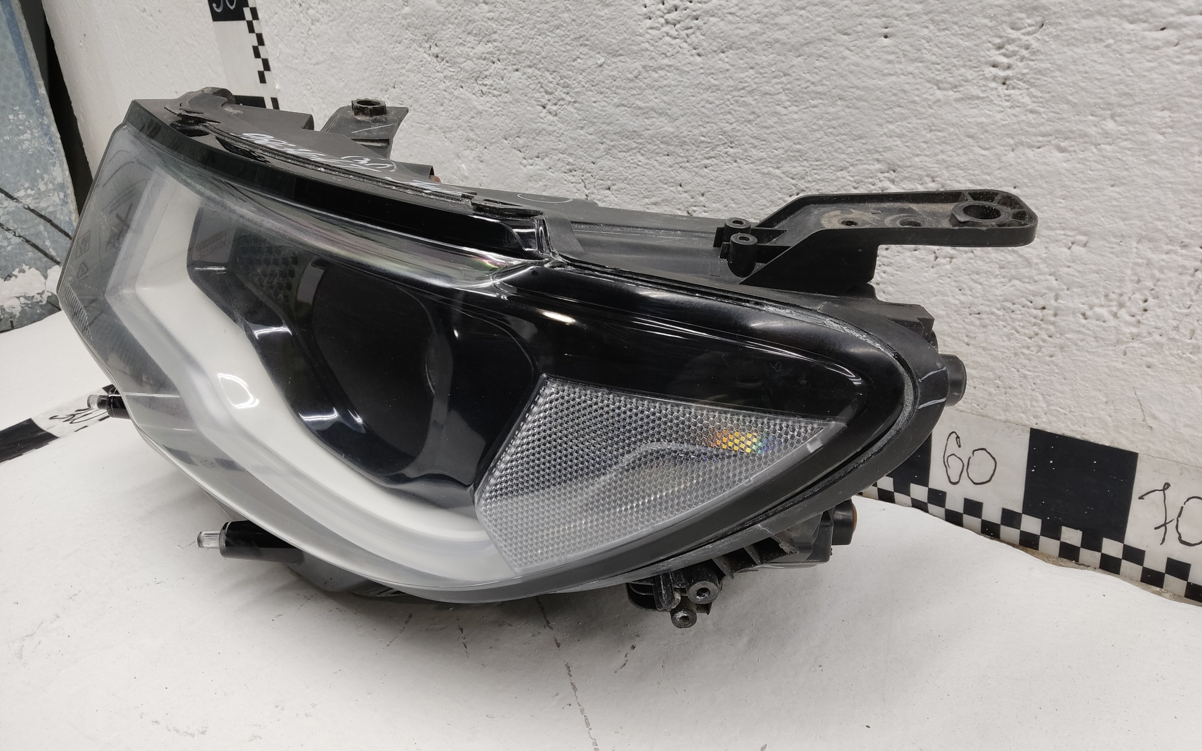 Фара передняя левая Jeep Compass 2 Биксенон