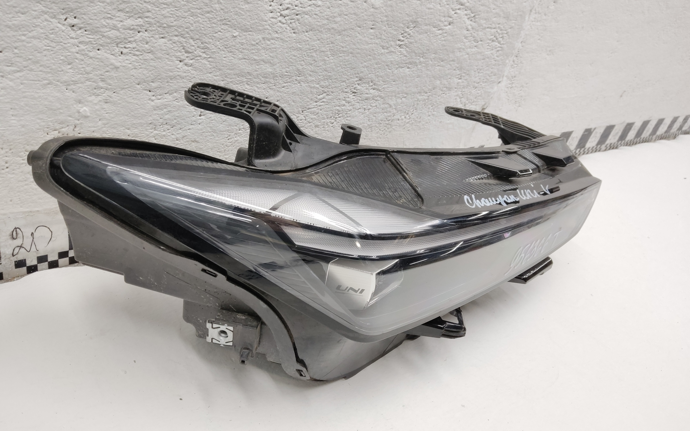 Фара передняя правая Changan UNI-V LED