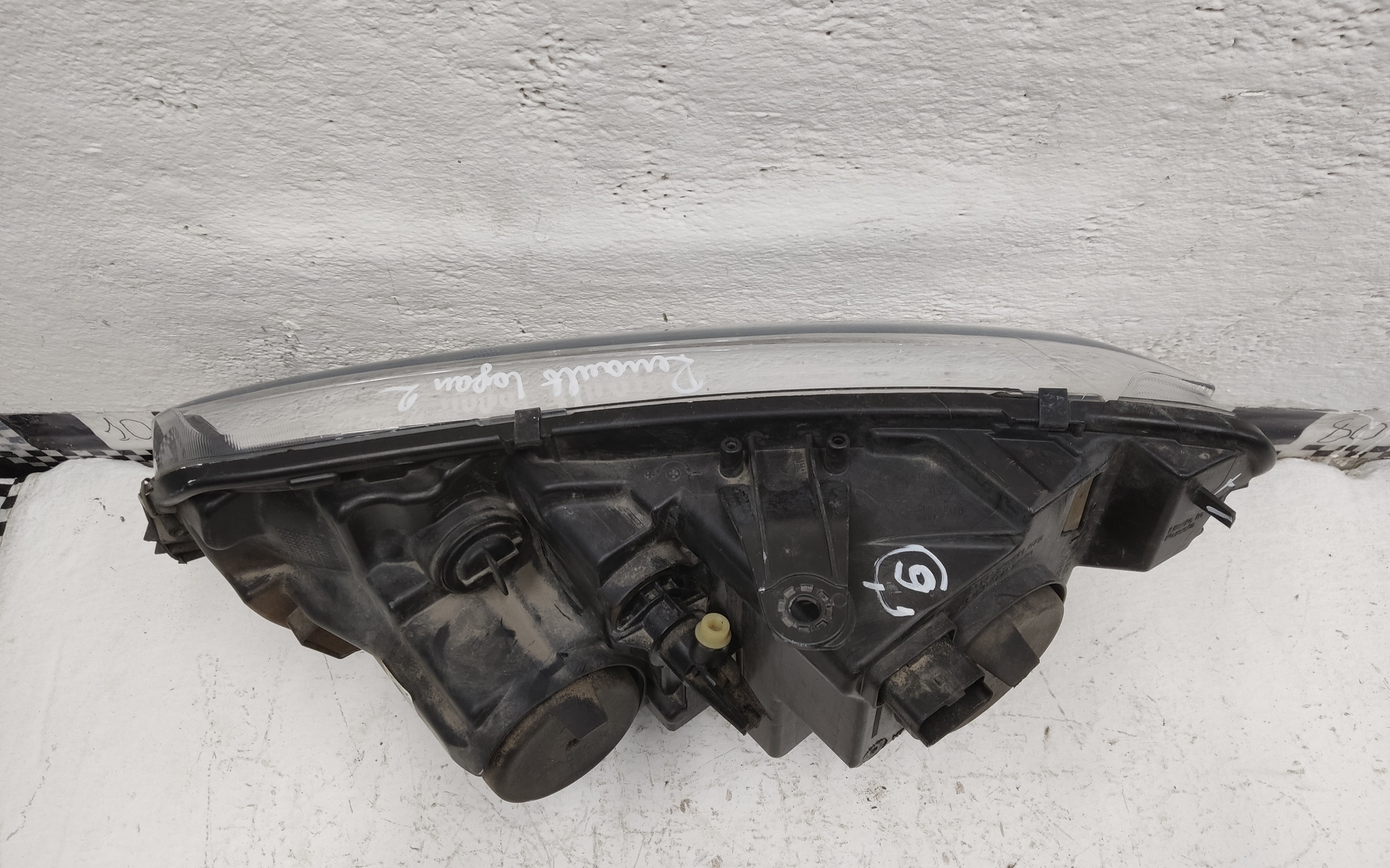 Фара передняя правая Renault Sandero 2 Restail галоген с ДХО