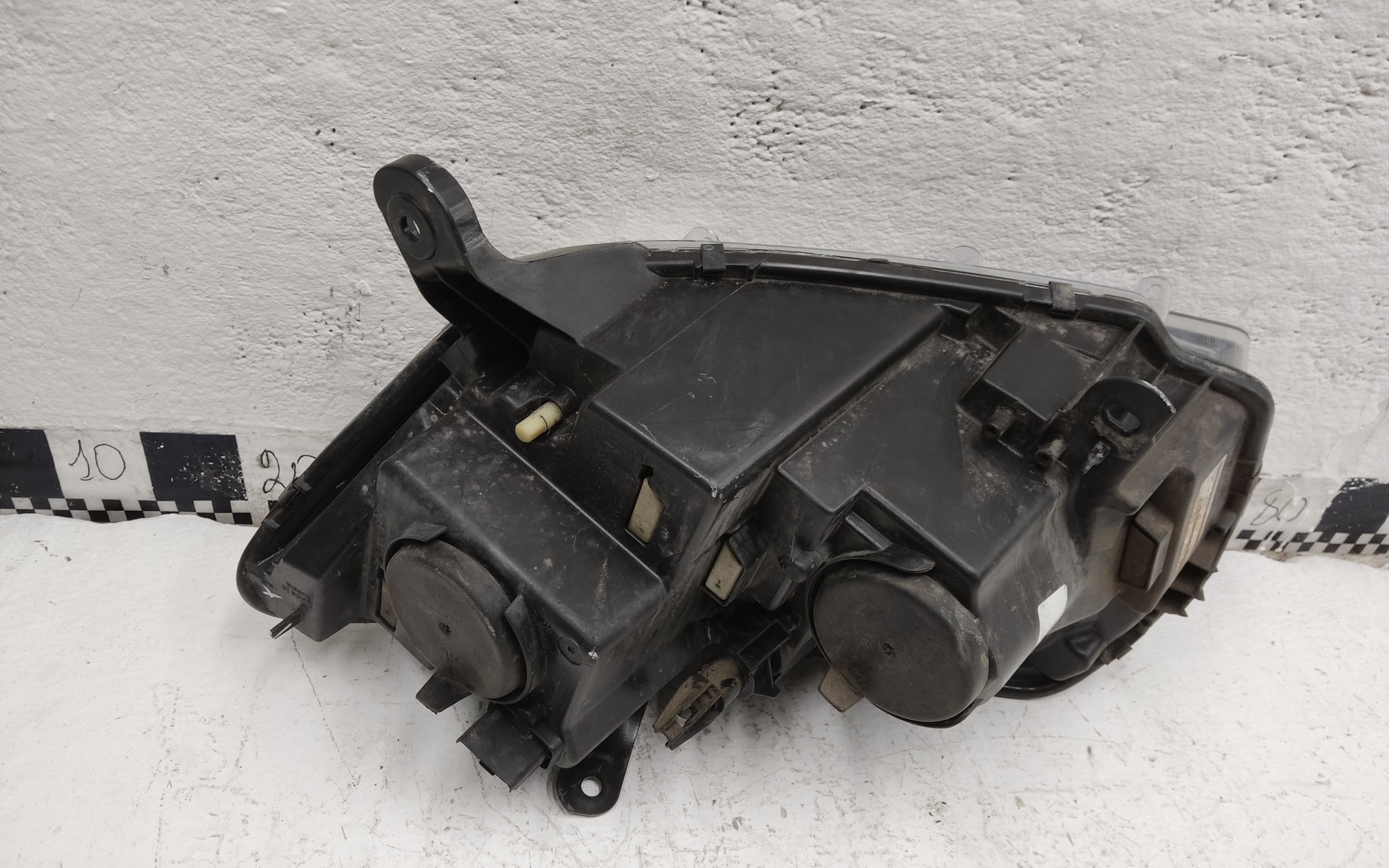 Фара передняя правая Renault Sandero 2 Restail галоген с ДХО