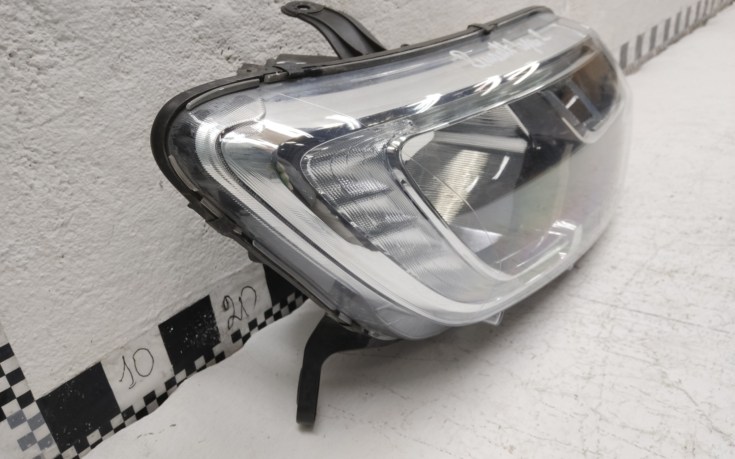 Фара передняя правая Renault Sandero 2 Restail галоген с ДХО