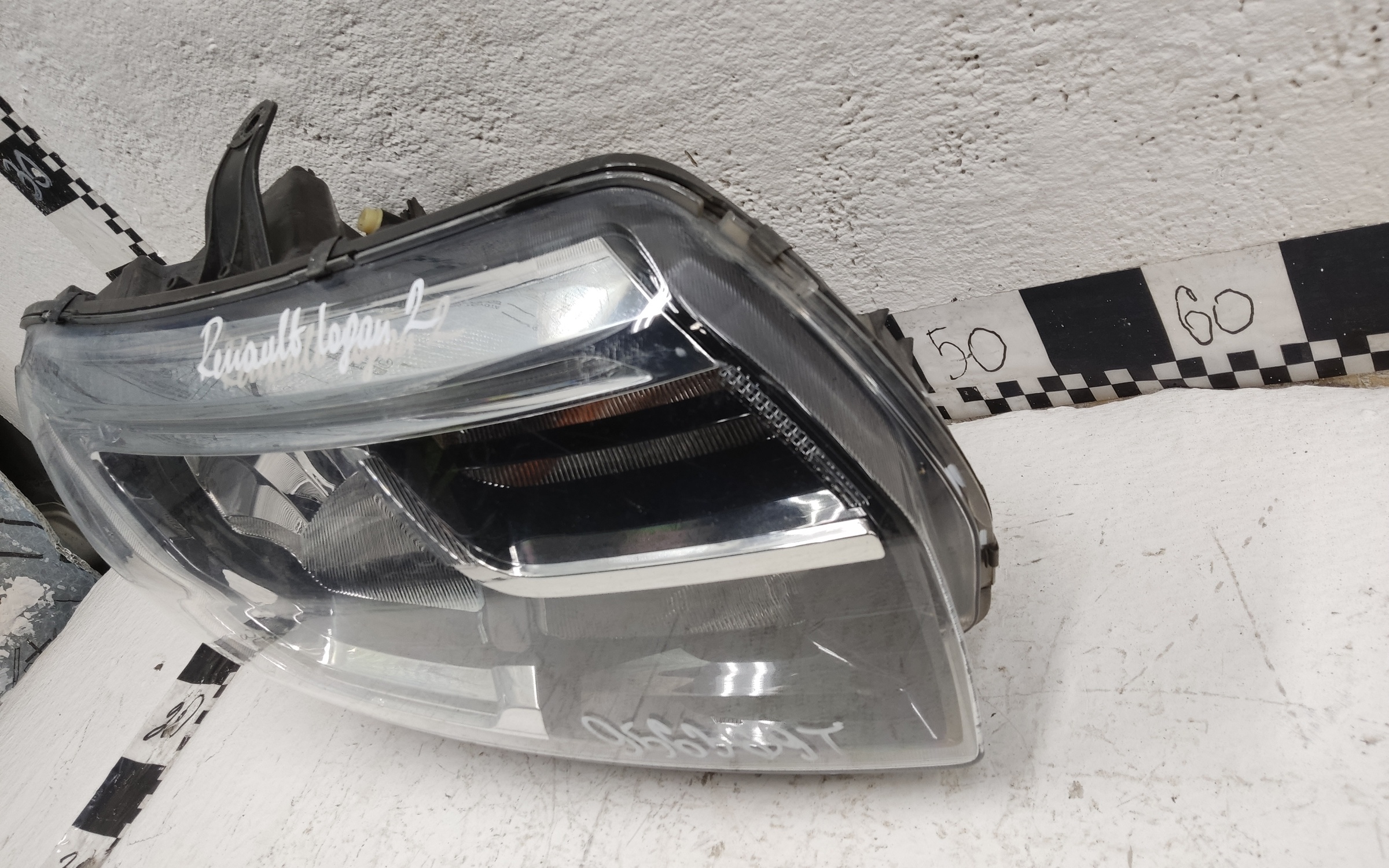 Фара передняя правая Renault Sandero 2 Restail галоген с ДХО