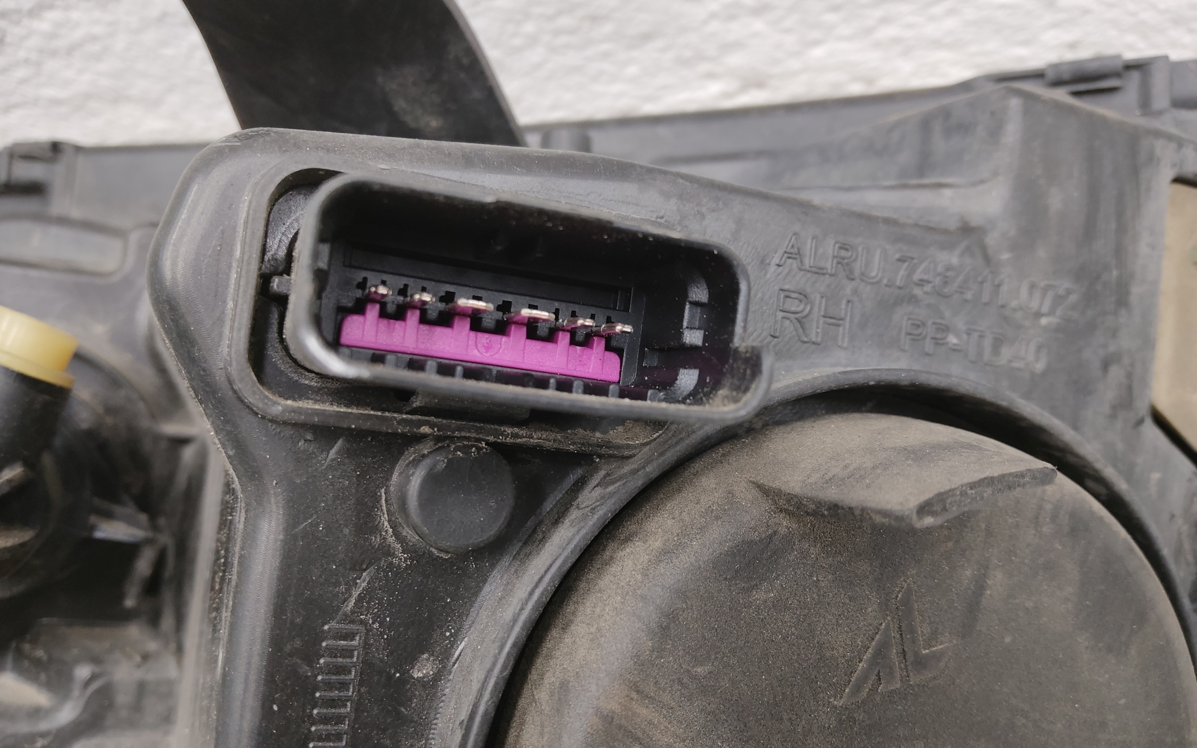 Фара передняя правая Renault Sandero 2 Restail галоген с ДХО