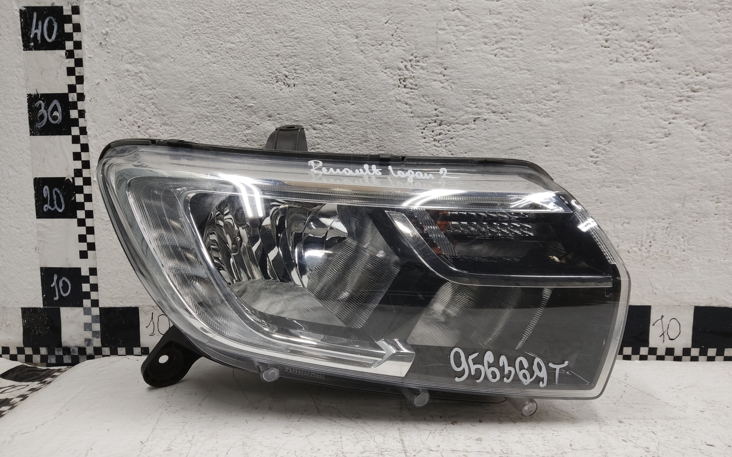 Фара передняя правая Renault Sandero 2 Restail галоген с ДХО