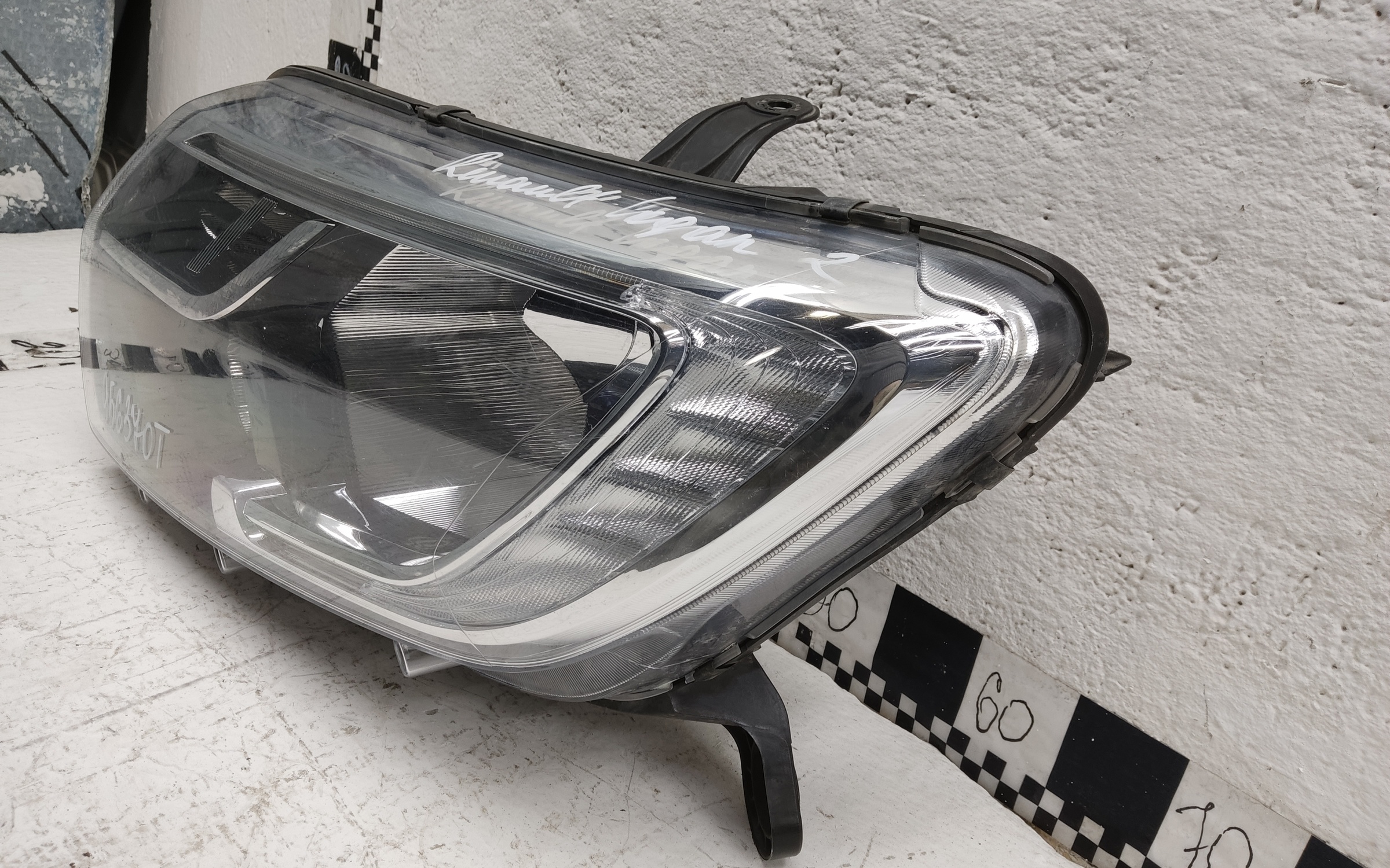 Фара передняя левая Renault Logan 2 Restail галоген с ДХО