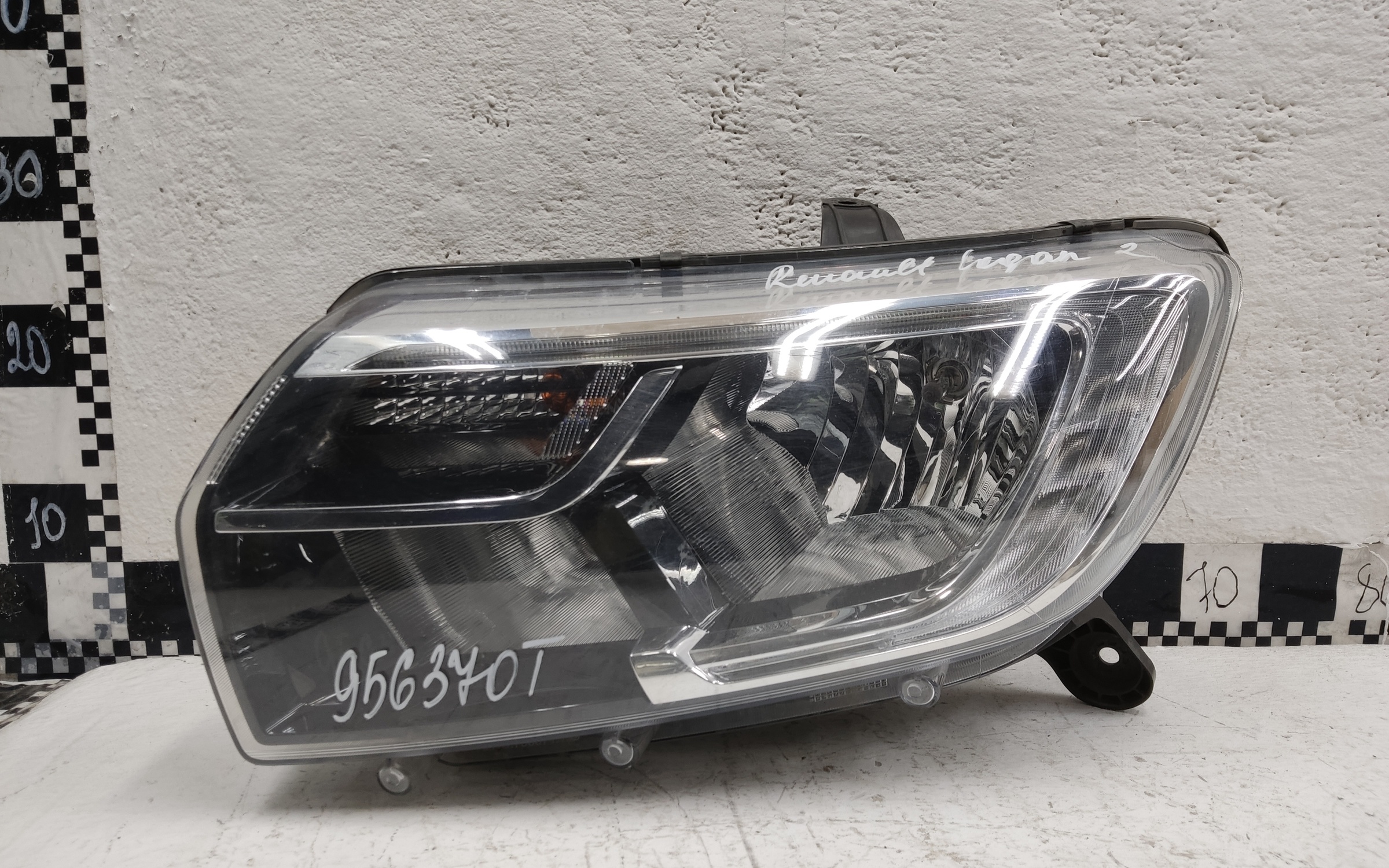 Фара передняя левая Renault Logan 2 Restail галоген с ДХО