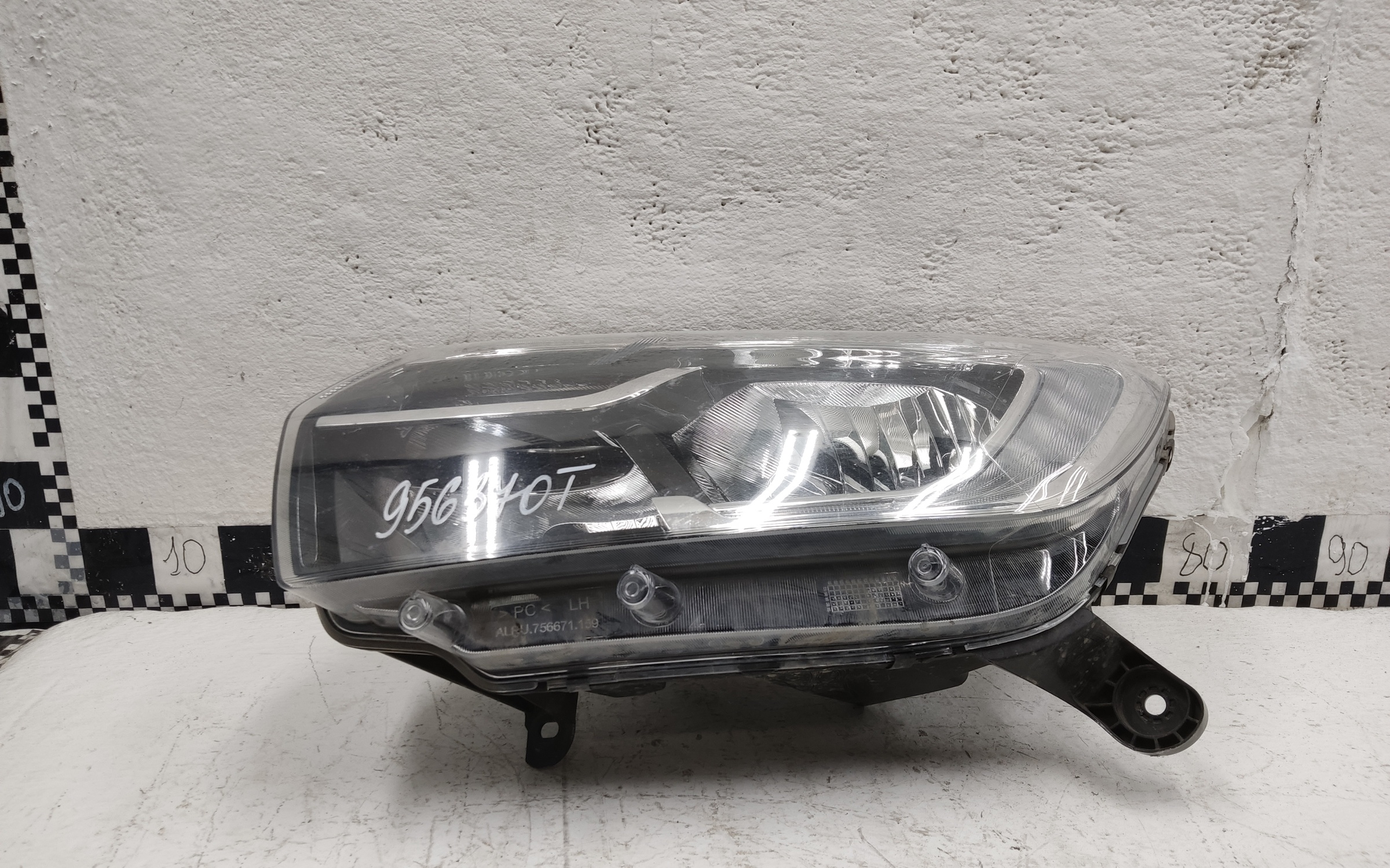 Фара передняя левая Renault Logan 2 Restail галоген с ДХО