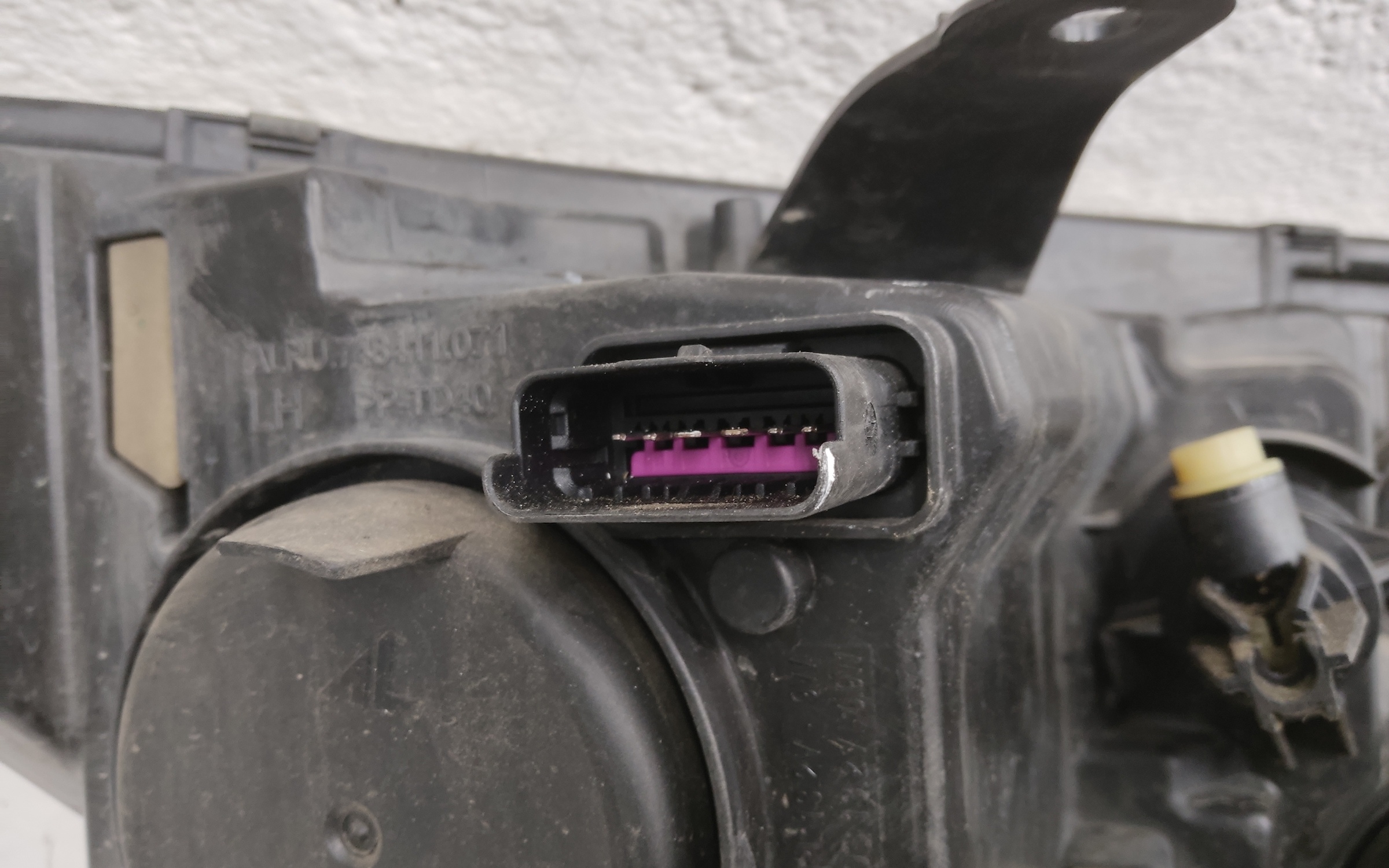 Фара передняя левая Renault Logan 2 Restail галоген с ДХО