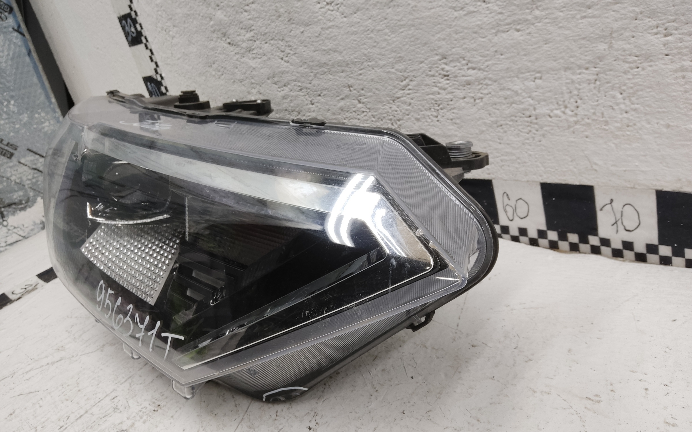 Фара передняя правая Jetta VS5 1 Restail 2 LED