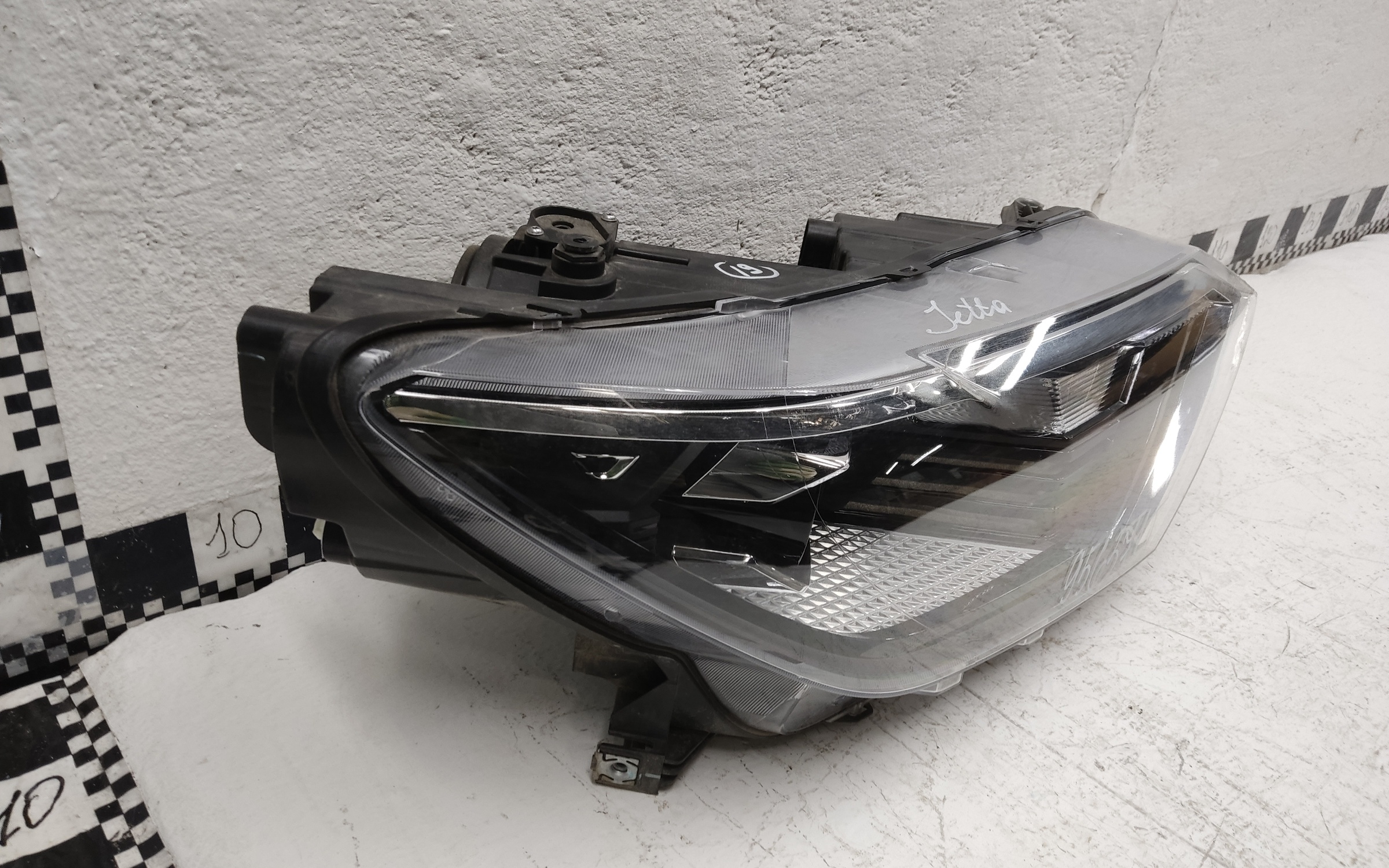 Фара передняя правая Jetta VS5 1 Restail 2 LED