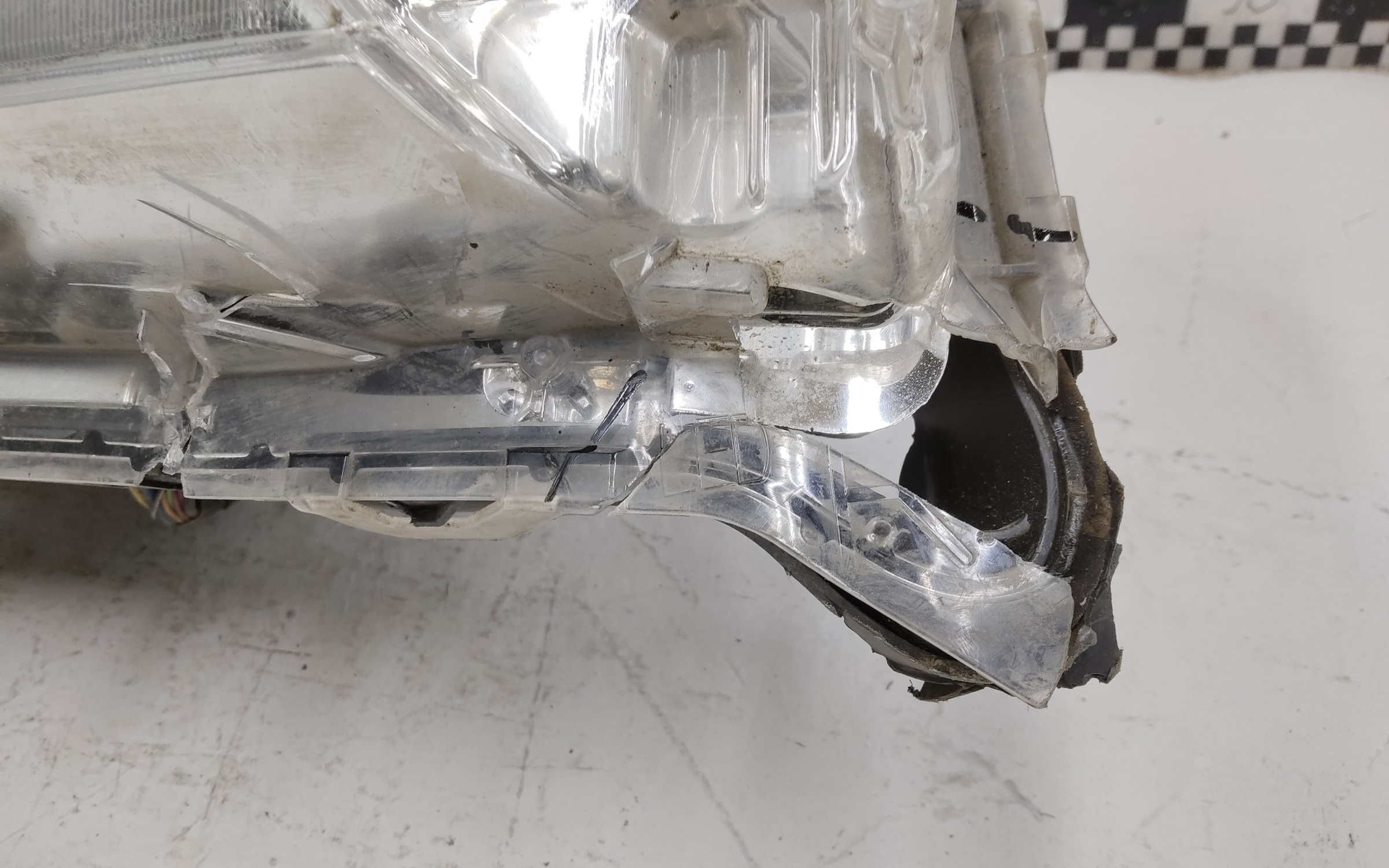 Фара передняя правая Toyota Land Cruiser 200 Restail 2 LED светлая