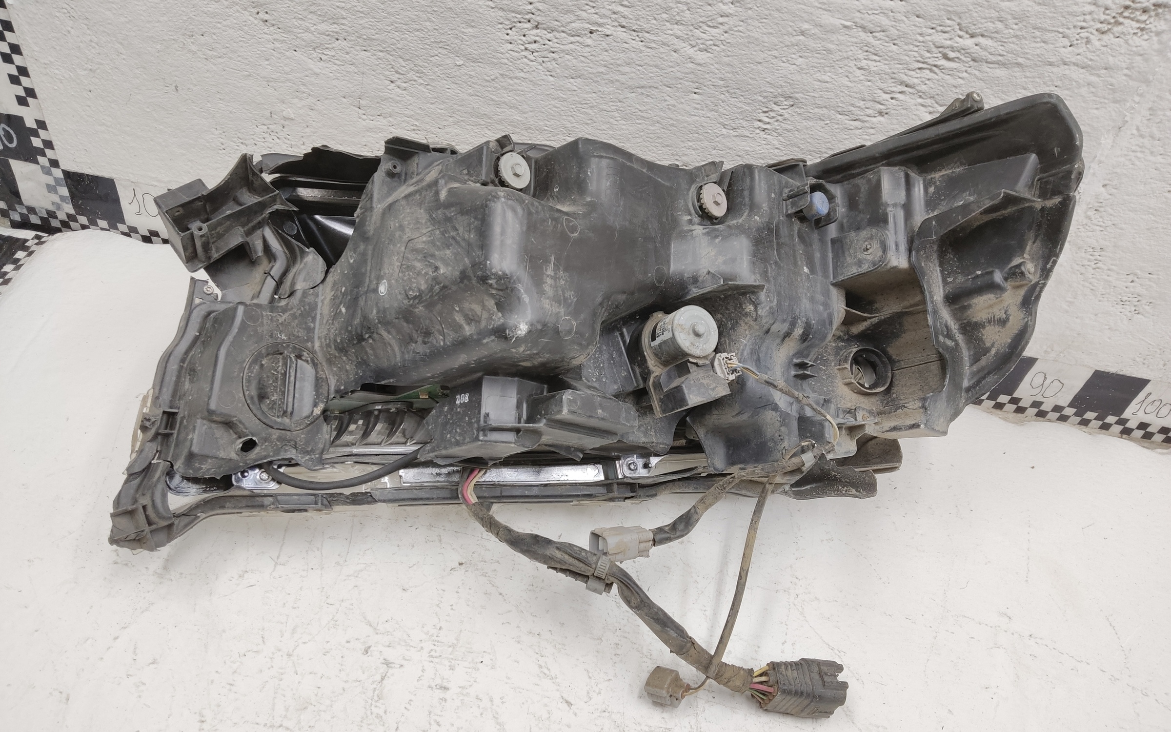 Фара передняя правая Toyota Land Cruiser 200 Restail 2 LED светлая