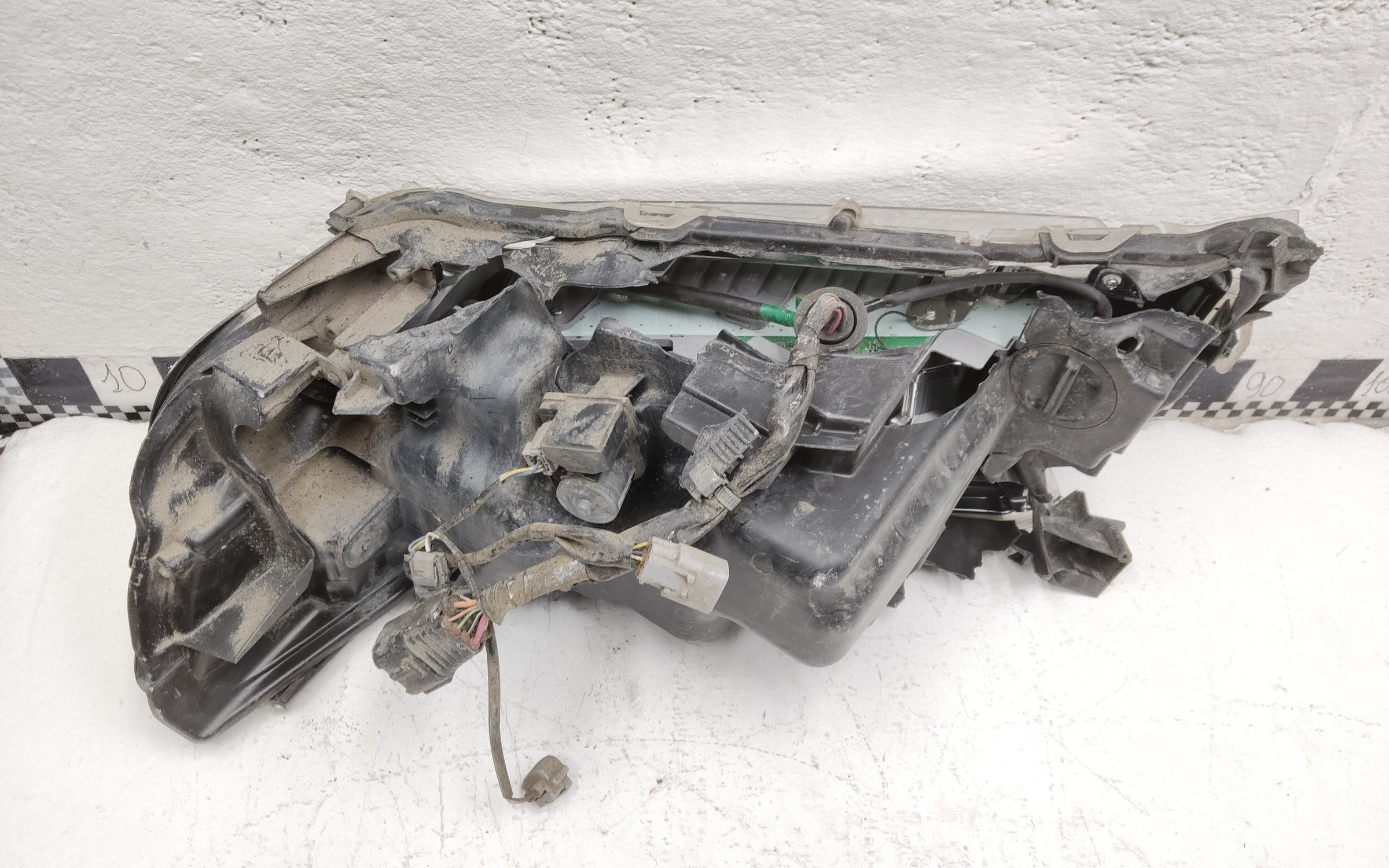 Фара передняя правая Toyota Land Cruiser 200 Restail 2 LED светлая