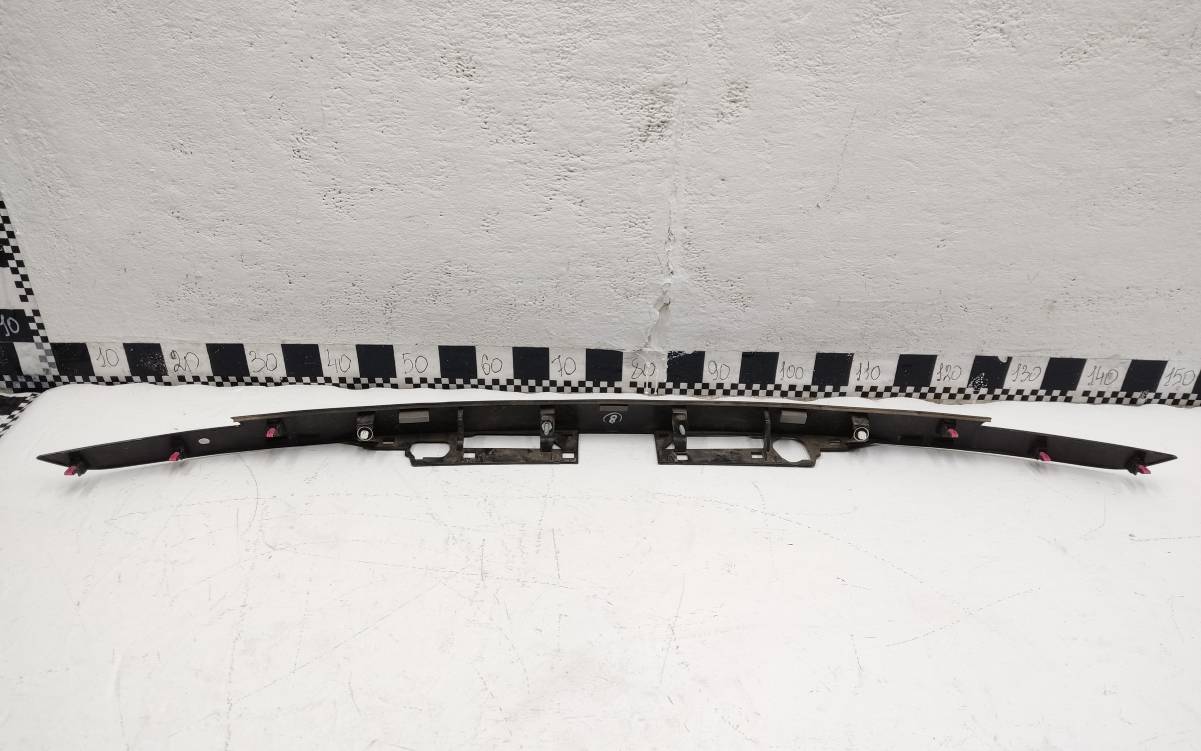 Накладка крышки багажника Toyota Camry V80