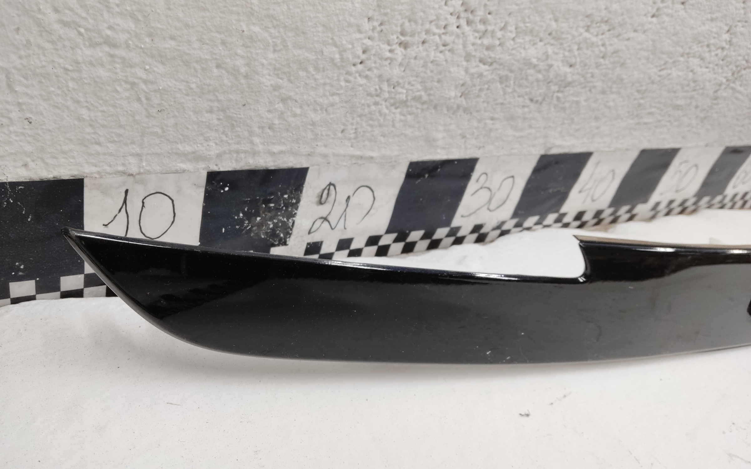 Накладка крышки багажника Toyota Camry V80