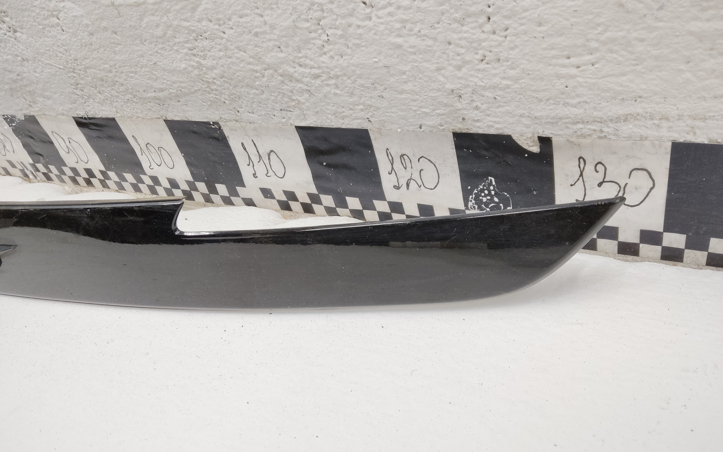 Накладка крышки багажника Toyota Camry V80