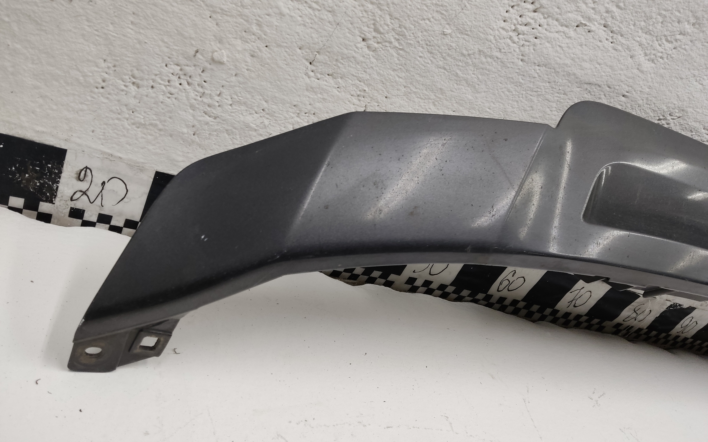 Накладка переднего бампера Toyota Land Cruiser 300