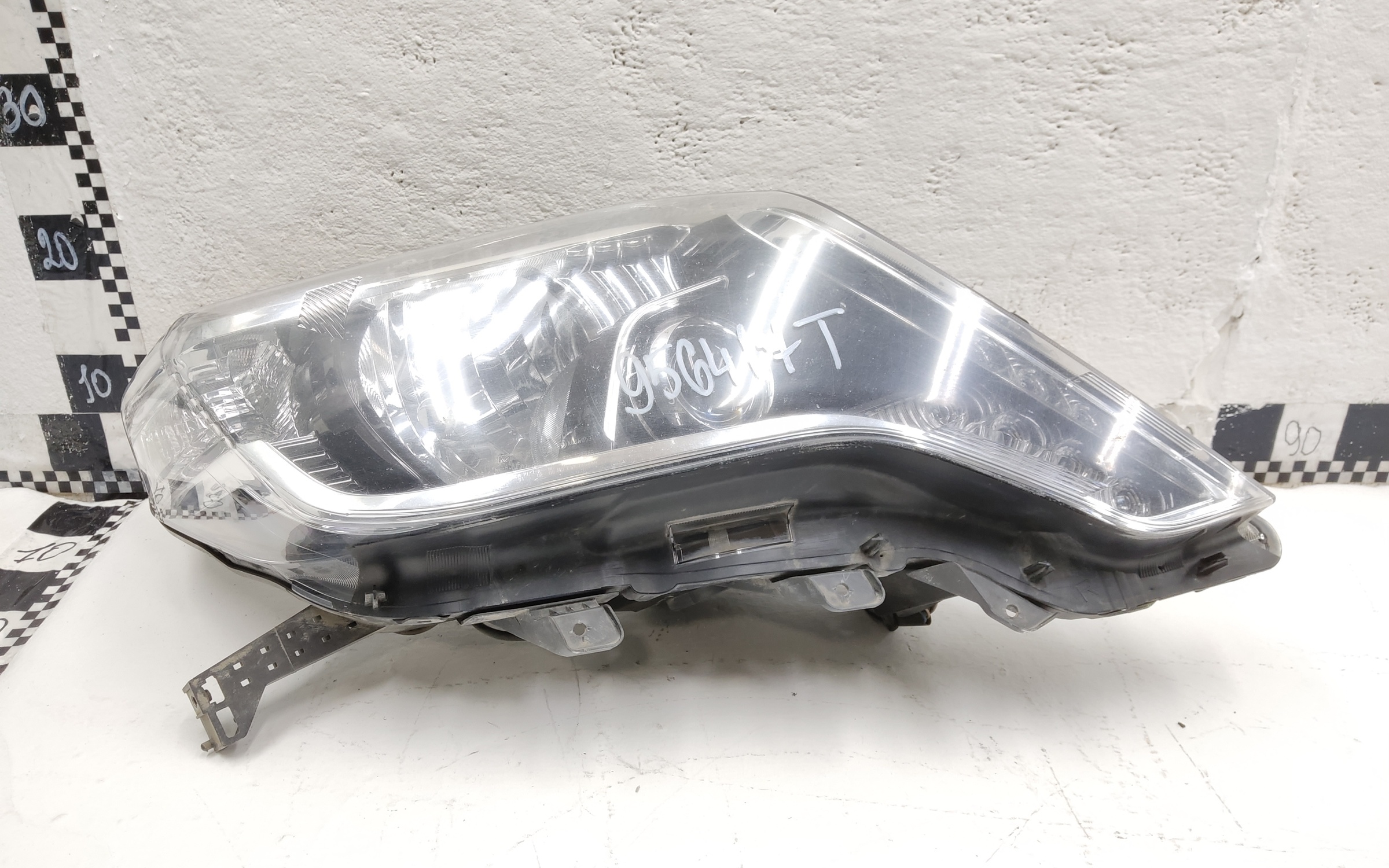 Фара передняя правая Toyota Land Cruiser Prado 150 Restail LED ДХО