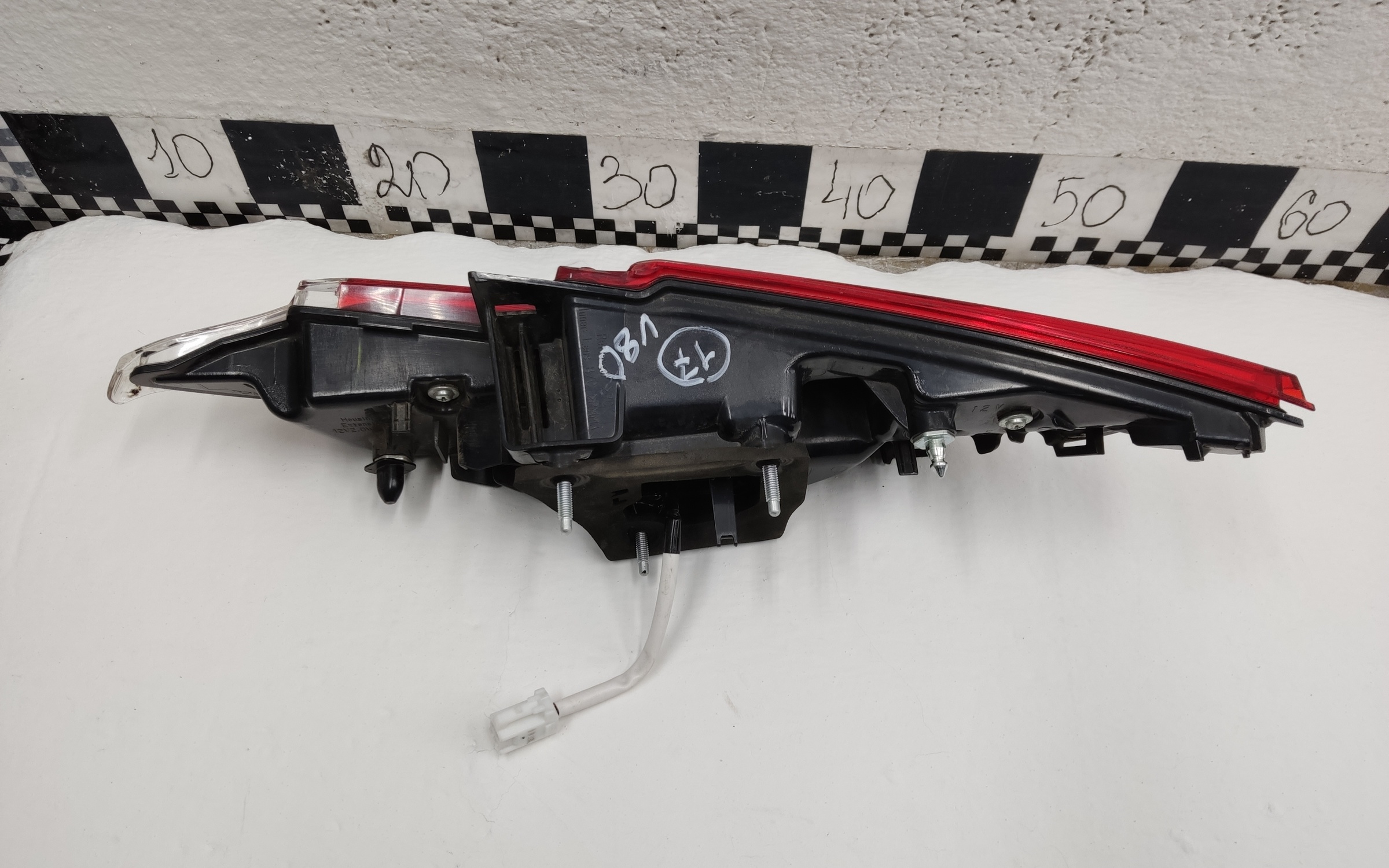 Фонарь задний левый внутренний Toyota Camry V80 LED