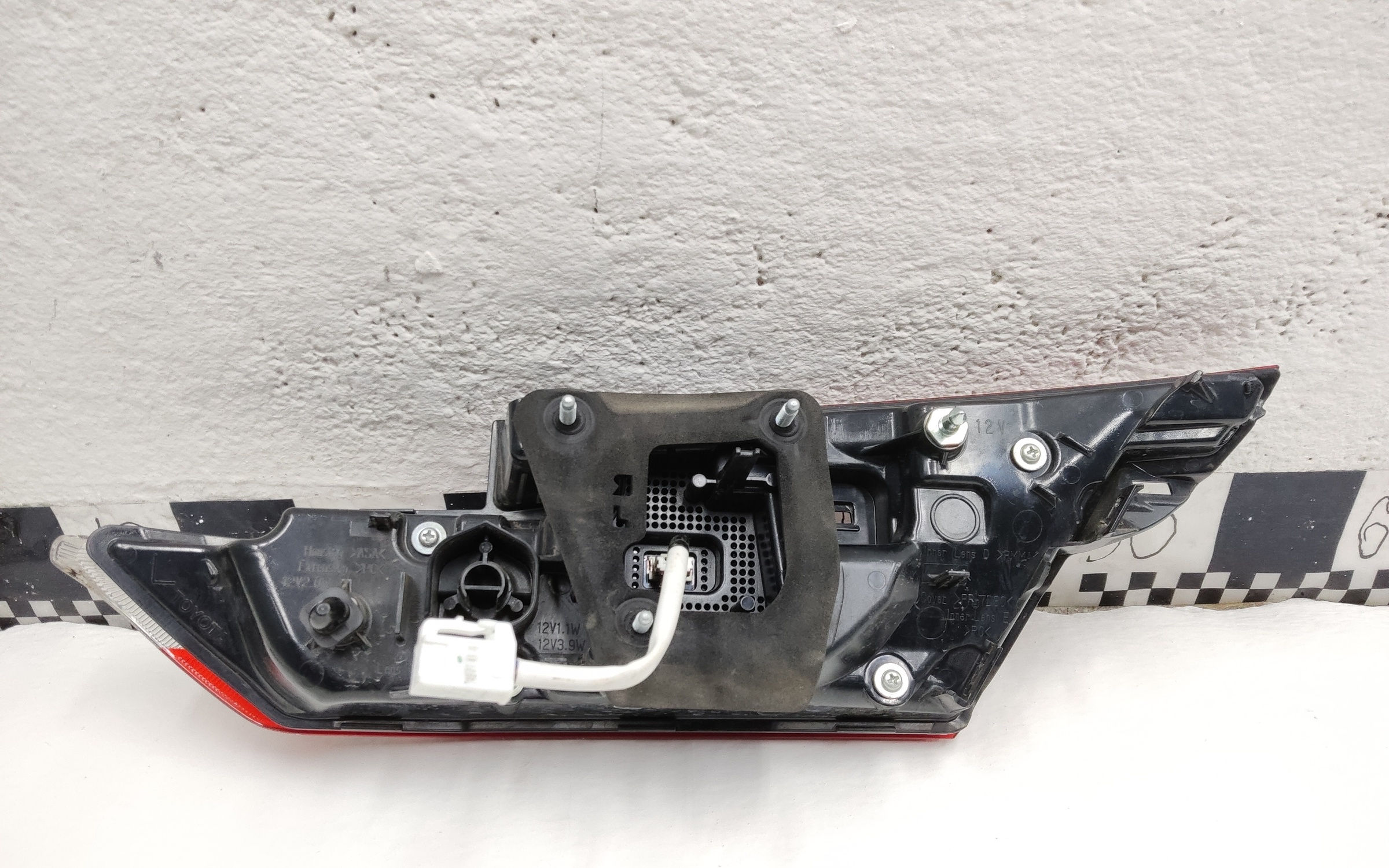 Фонарь задний левый внутренний Toyota Camry V80 LED