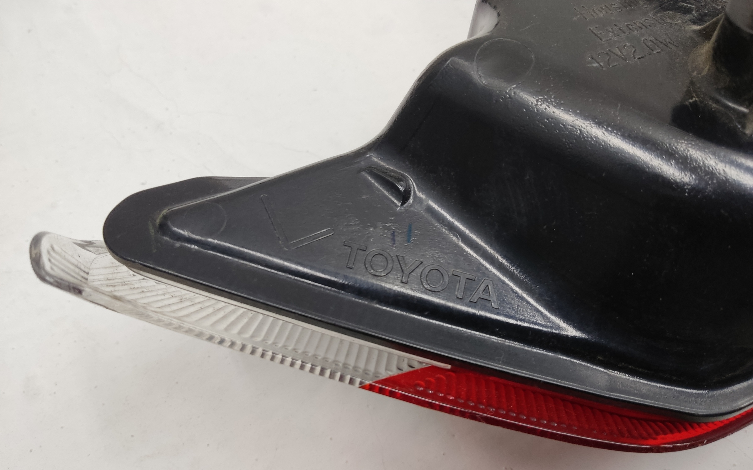 Фонарь задний левый внутренний Toyota Camry V80 LED