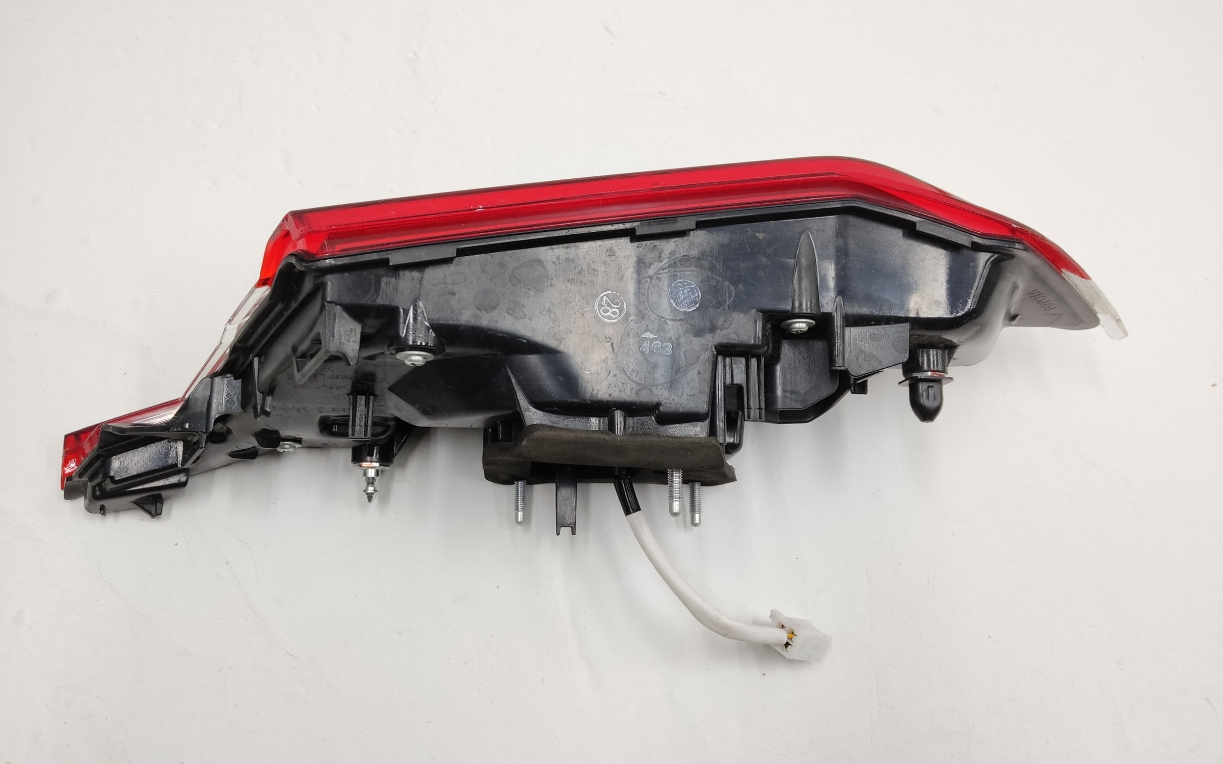 Фонарь задний левый внутренний Toyota Camry V80 LED