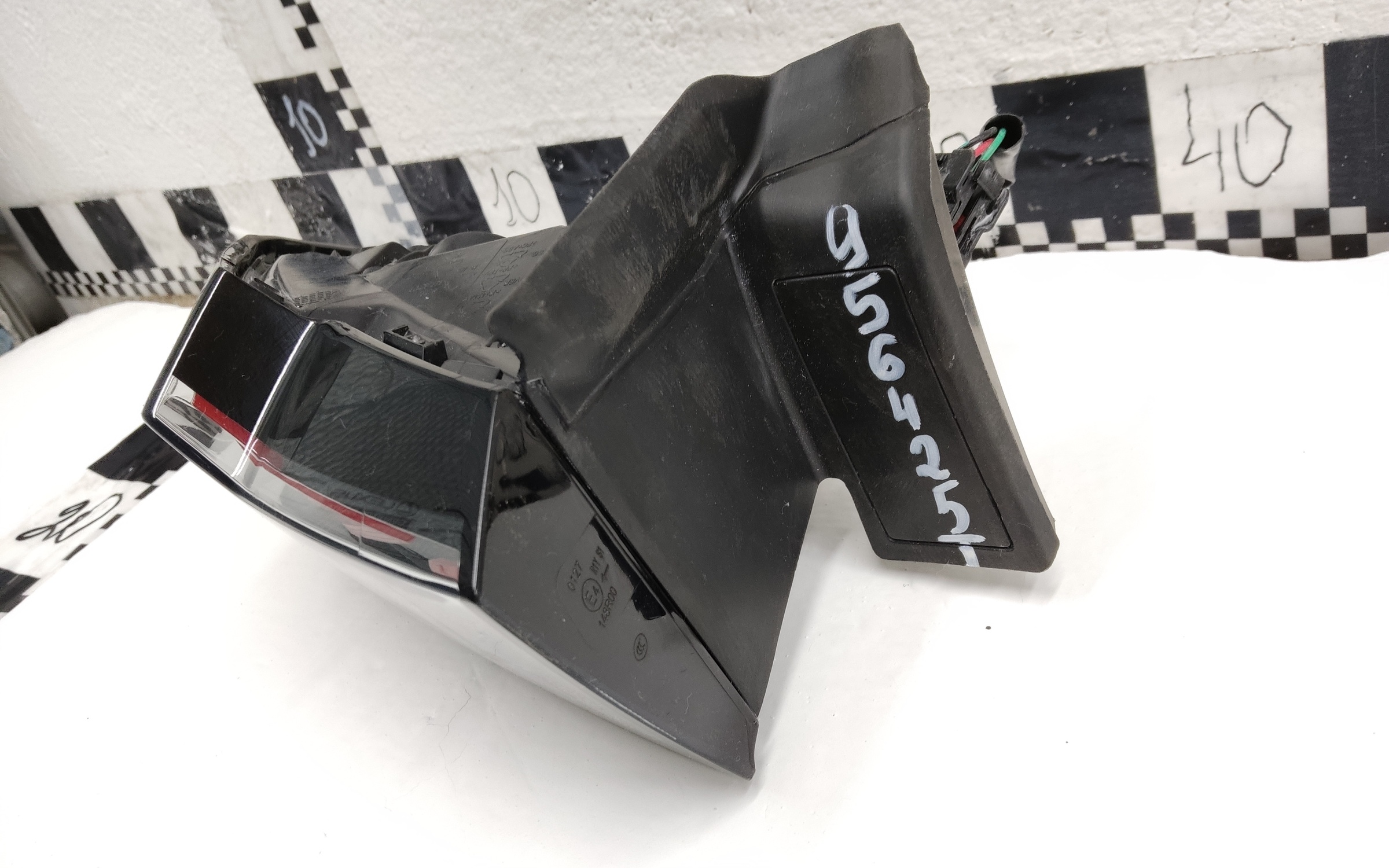 Фонарь задний левый наружный Changan Uni-V