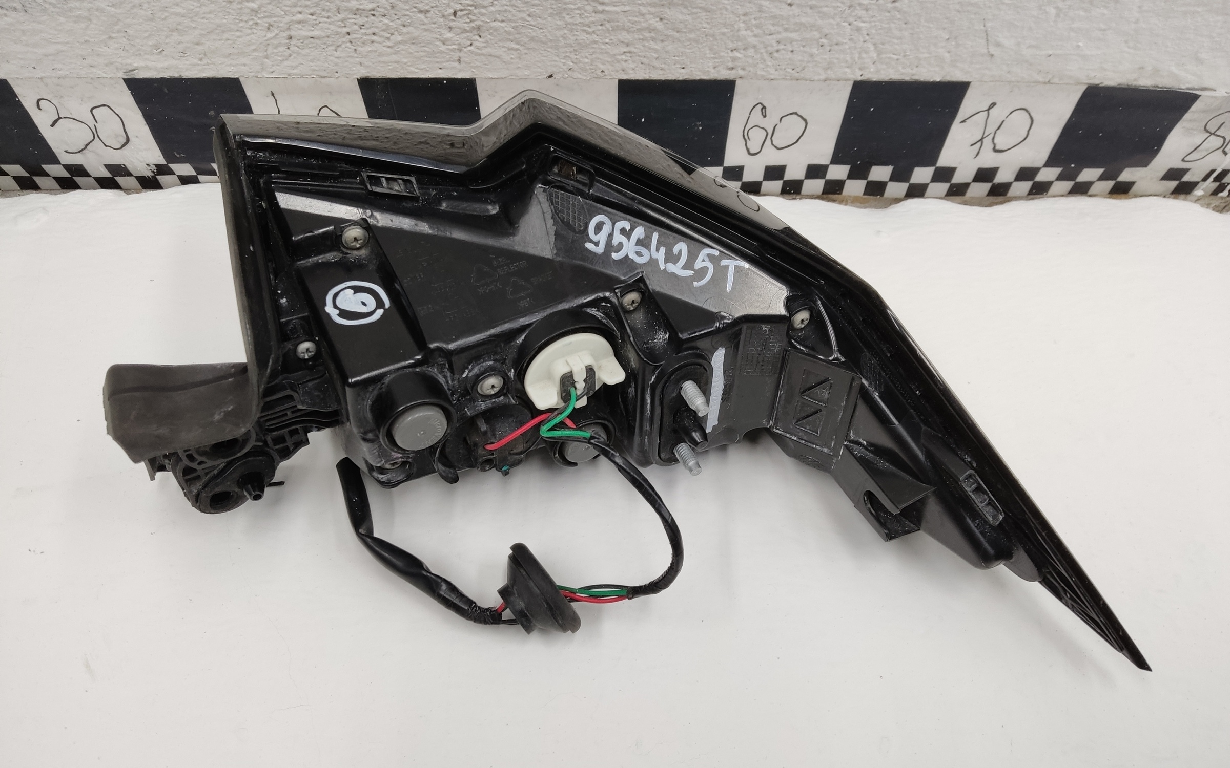 Фонарь задний левый наружный Changan Uni-V