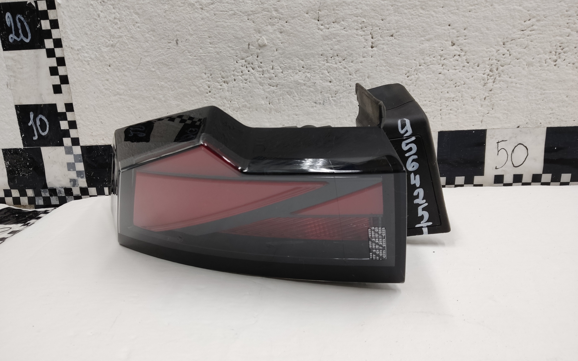 Фонарь задний левый наружный Changan Uni-V