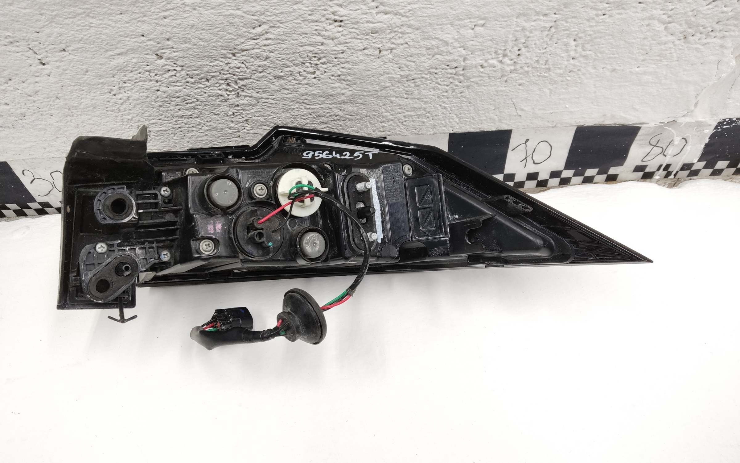 Фонарь задний левый наружный Changan Uni-V