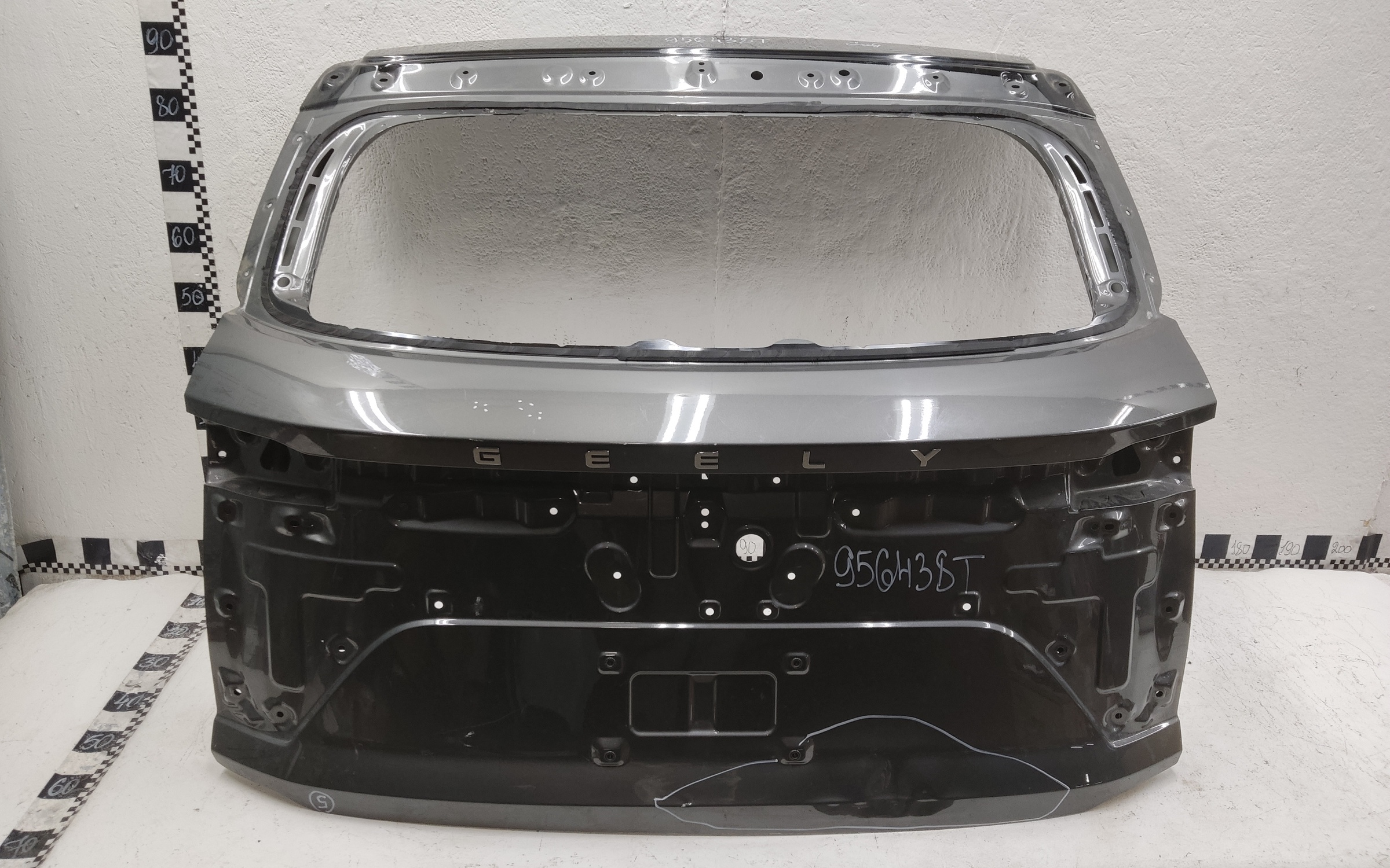 Крышка багажника Geely Coolray Restail