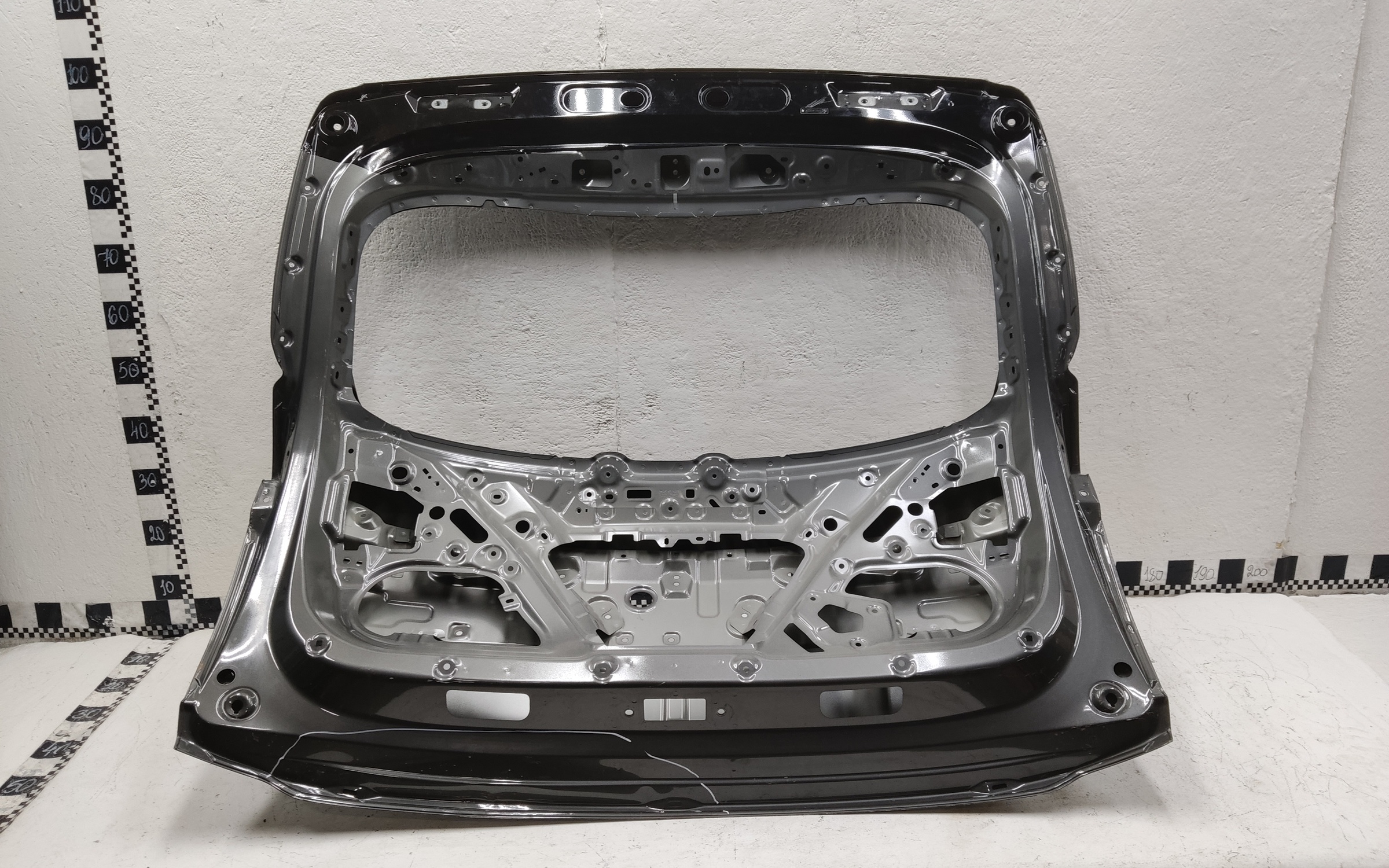 Крышка багажника Geely Coolray Restail