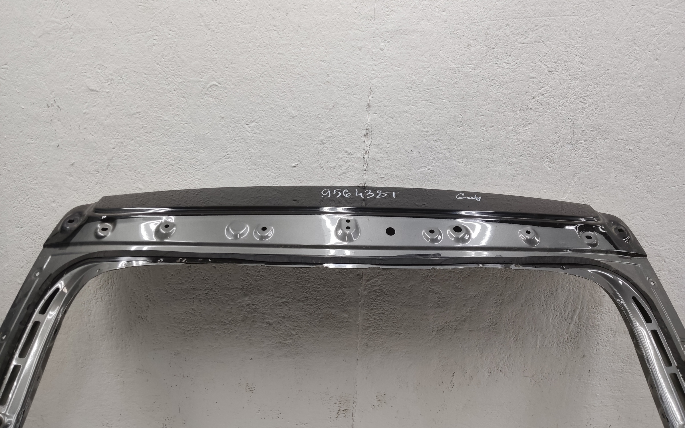 Крышка багажника Geely Coolray Restail