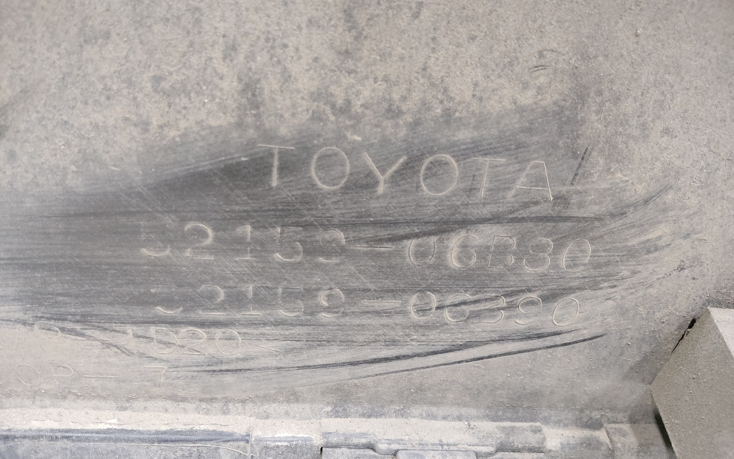 Бампер задний Toyota Camry V70