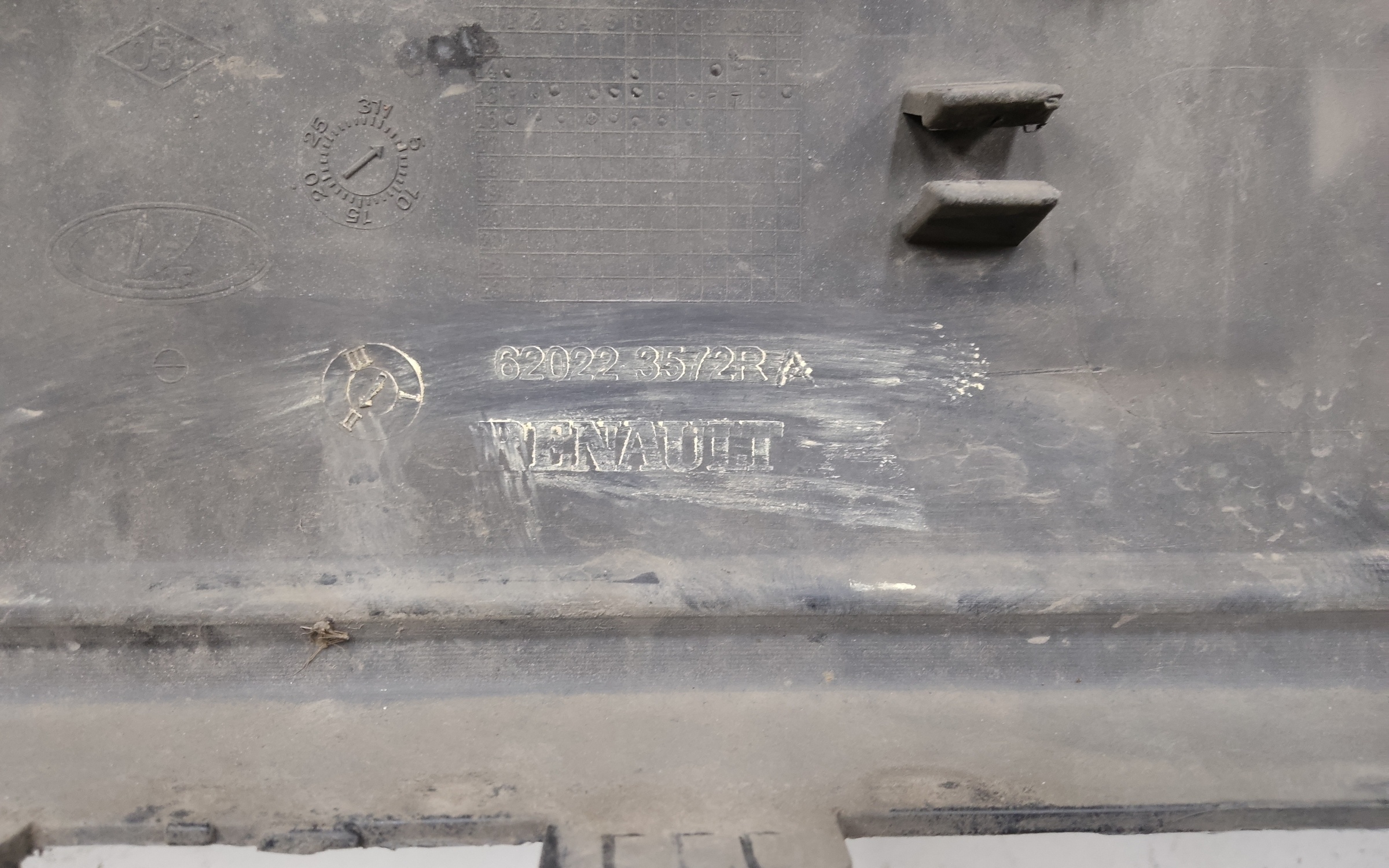 Бампер передний Renault Sandero 2 Stepway