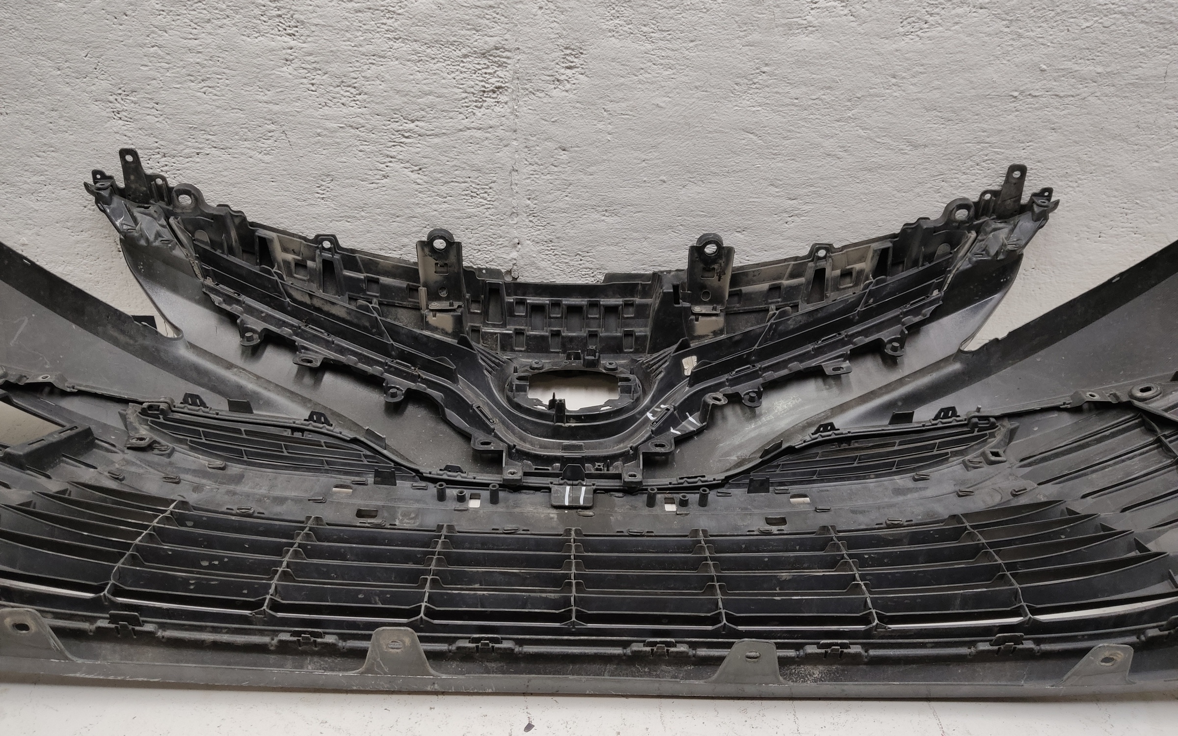 Бампер передний Toyota Camry V70