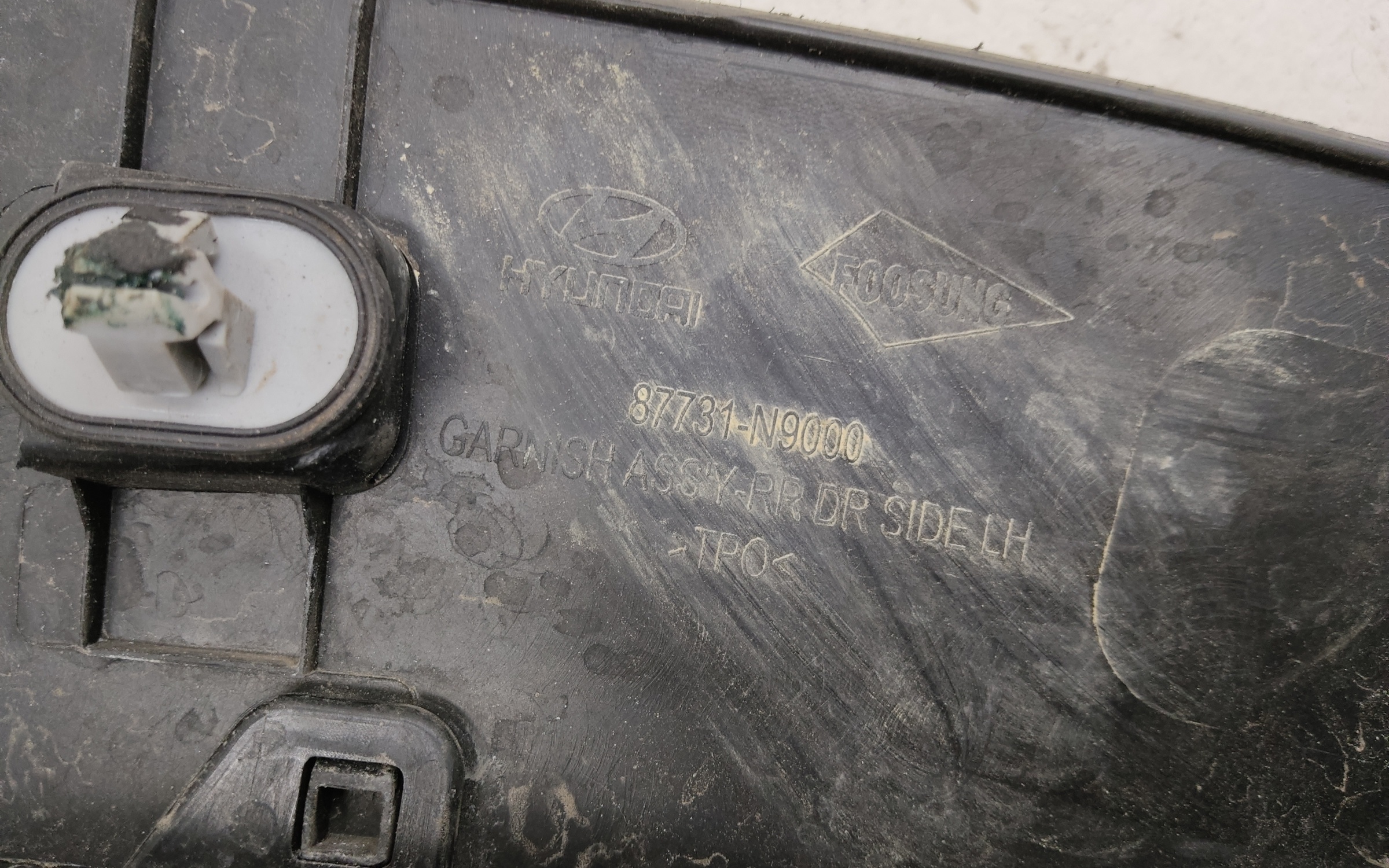Накладка двери задней левой Hyundai Tucson 4