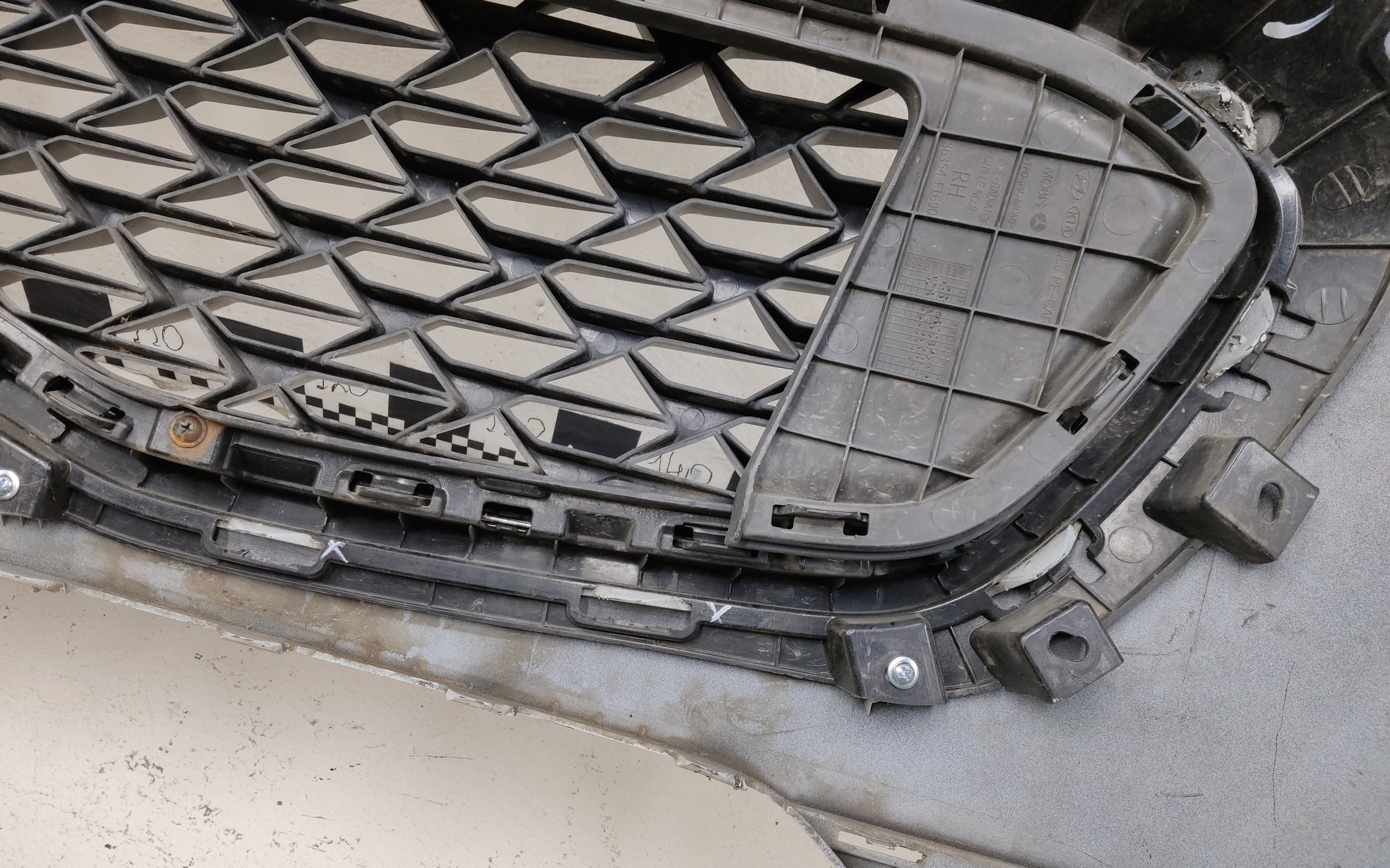 Бампер передний Kia Sportage 4 Restail