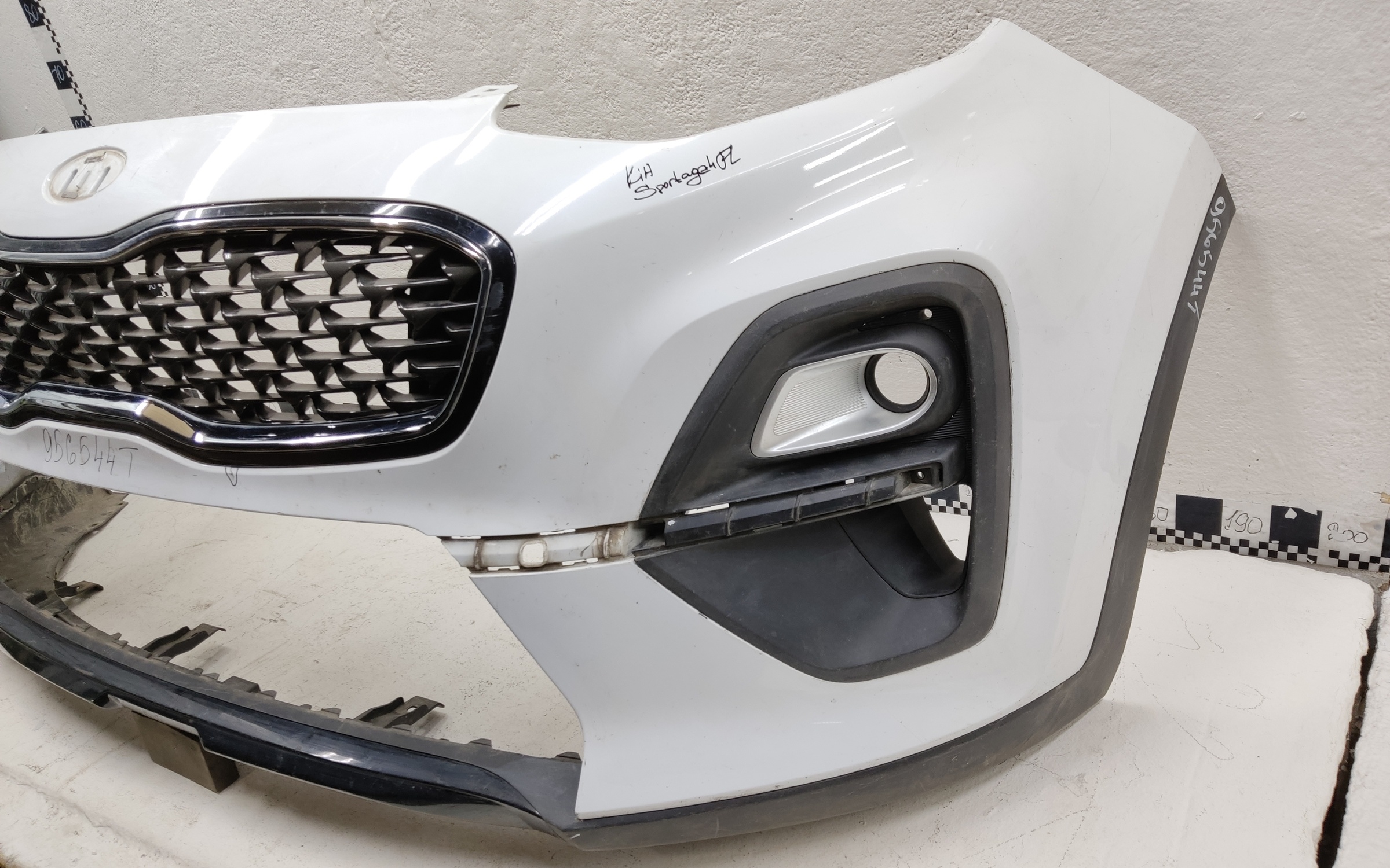 Бампер передний Kia Sportage 4 Restail