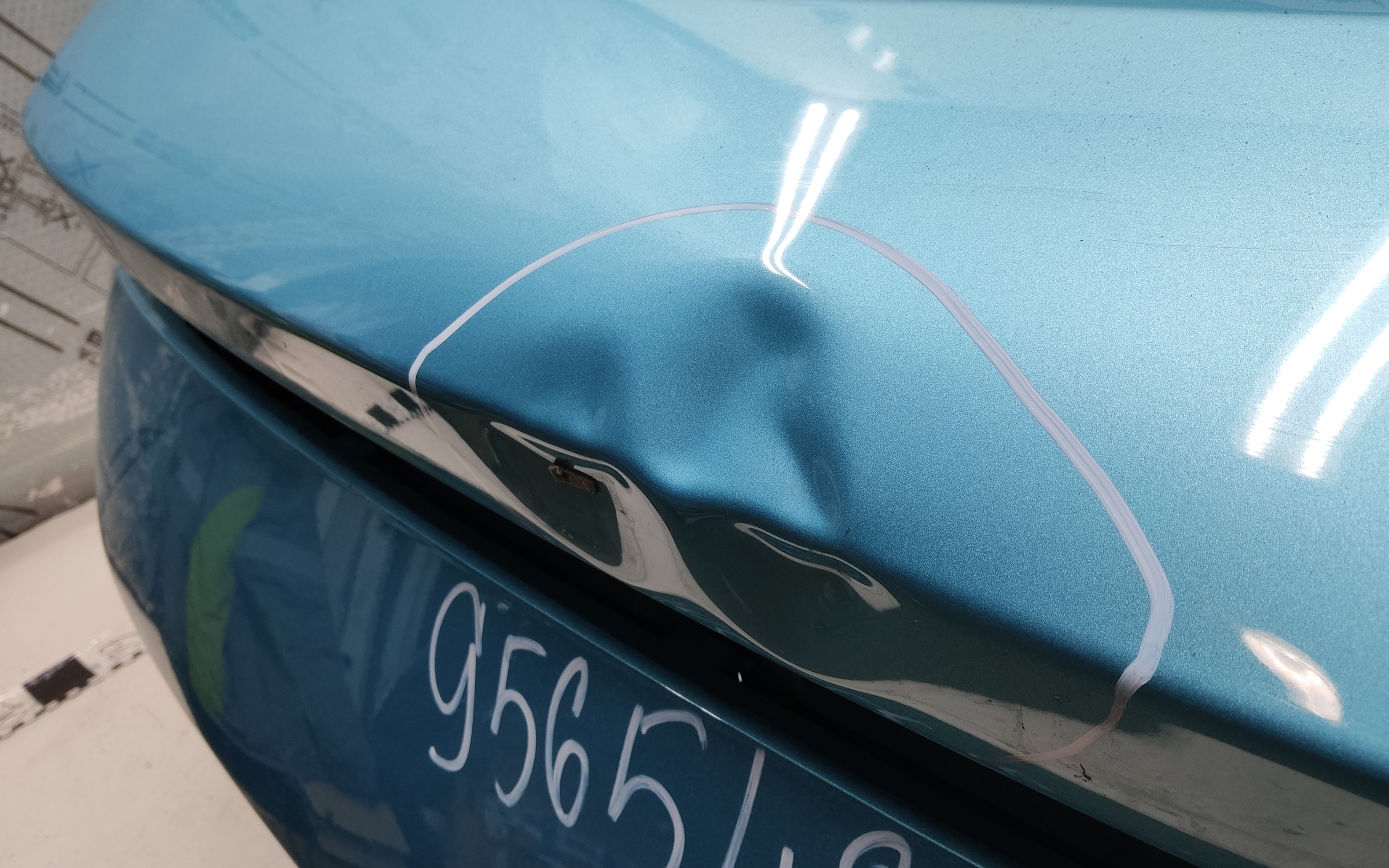 Крышка багажника Geely Coolray Restail