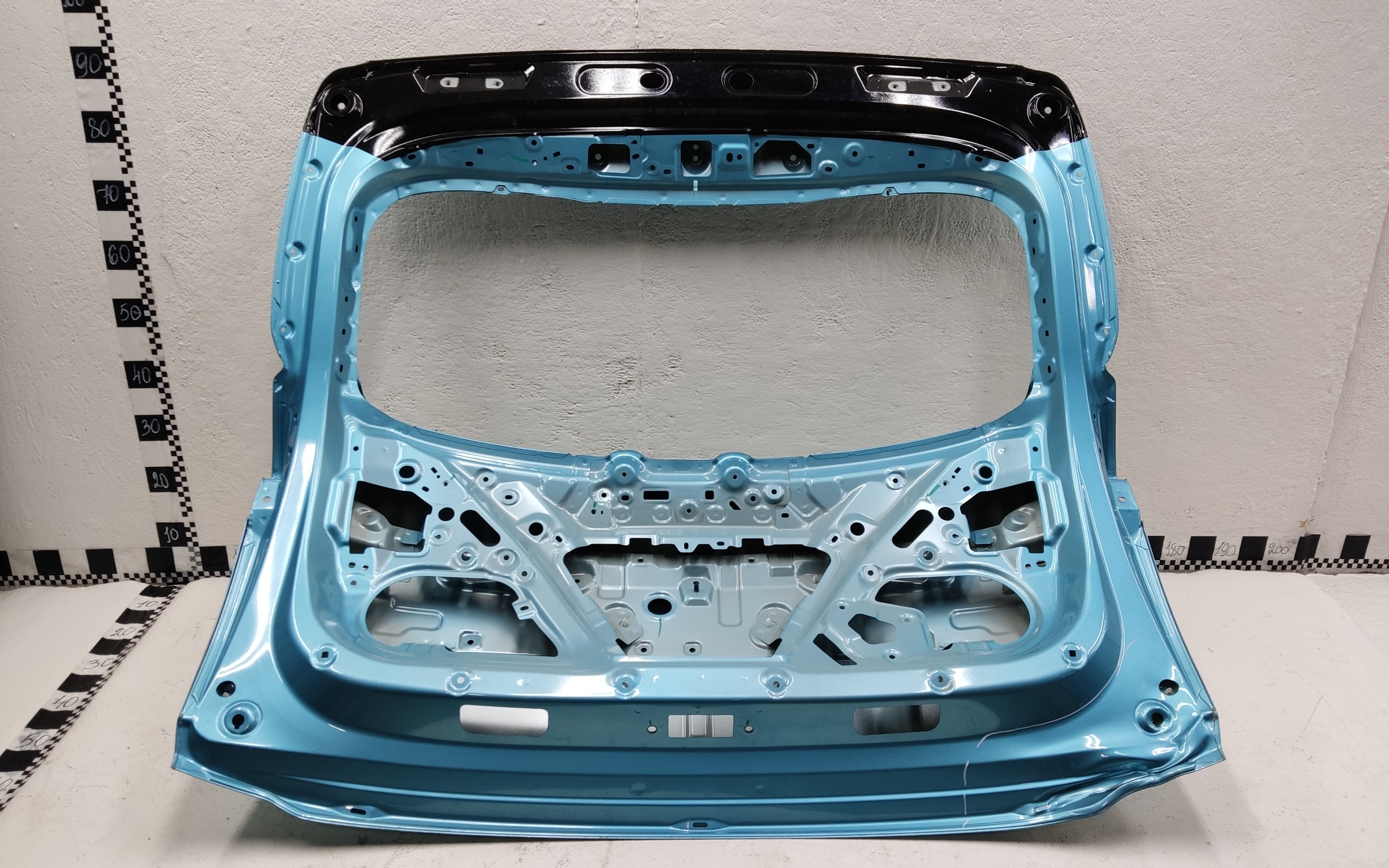 Крышка багажника Geely Coolray Restail