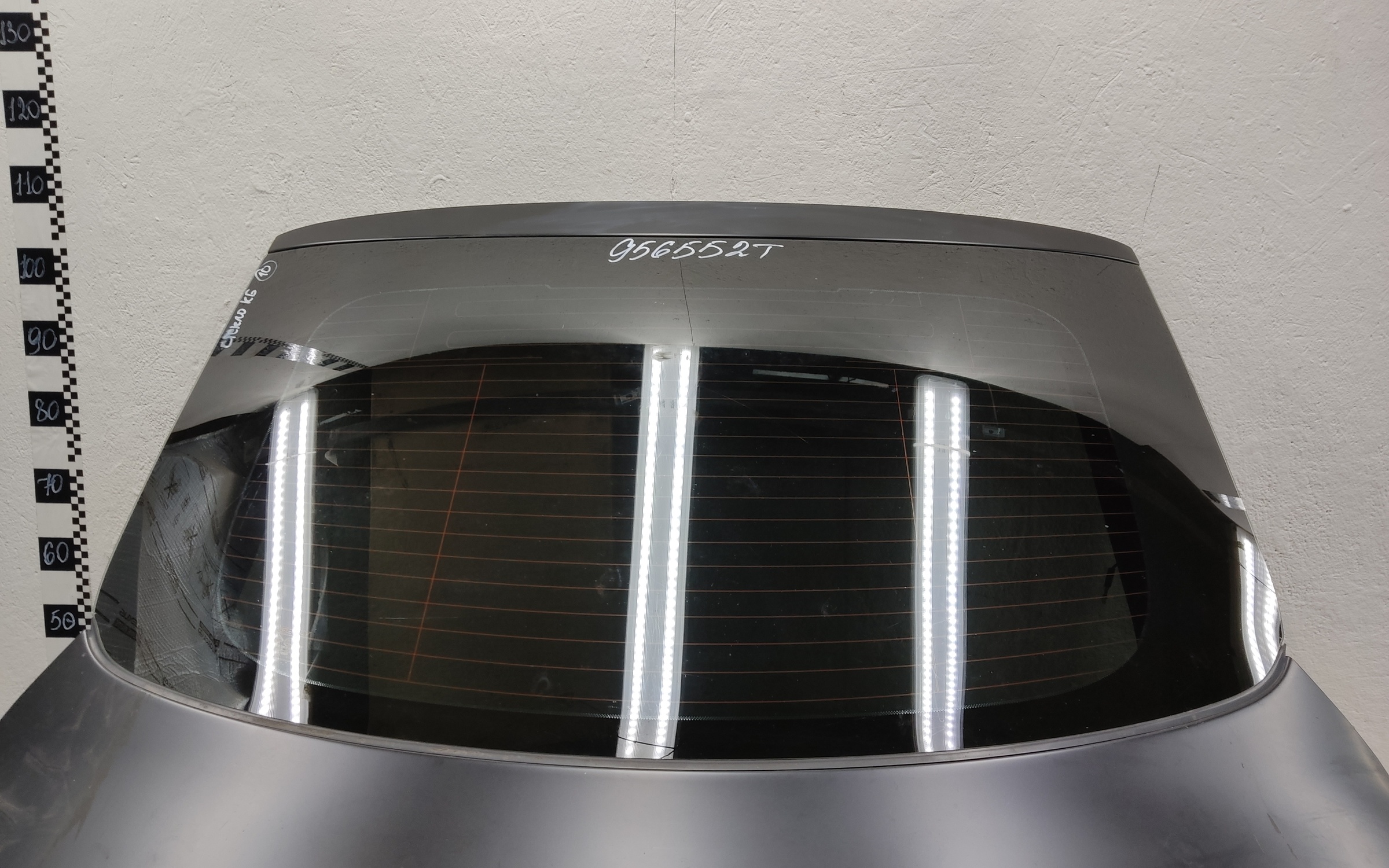 Стекло крышки багажника Geely Tugella