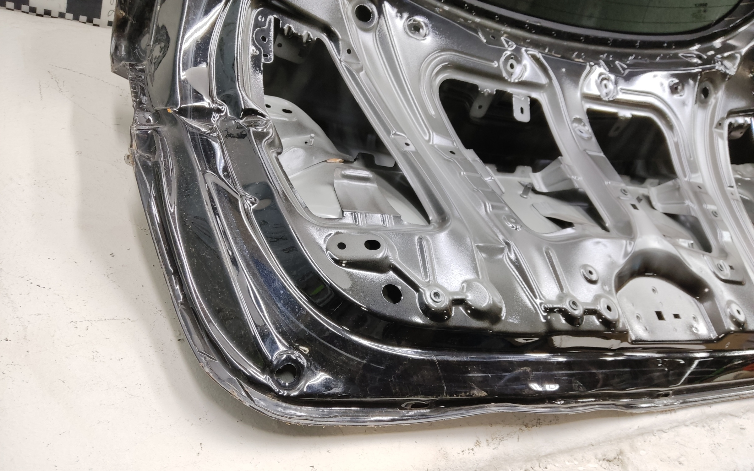Стекло крышки багажника Geely Tugella