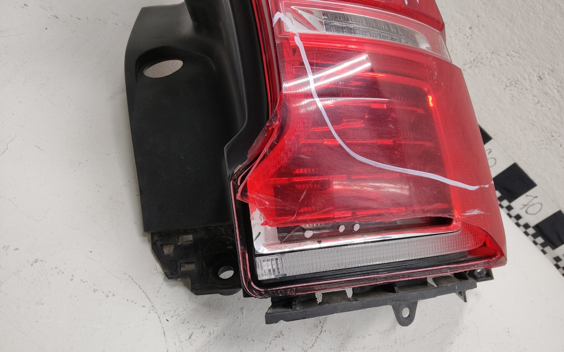 Фонарь задний правый Volvo XC60 2 LED