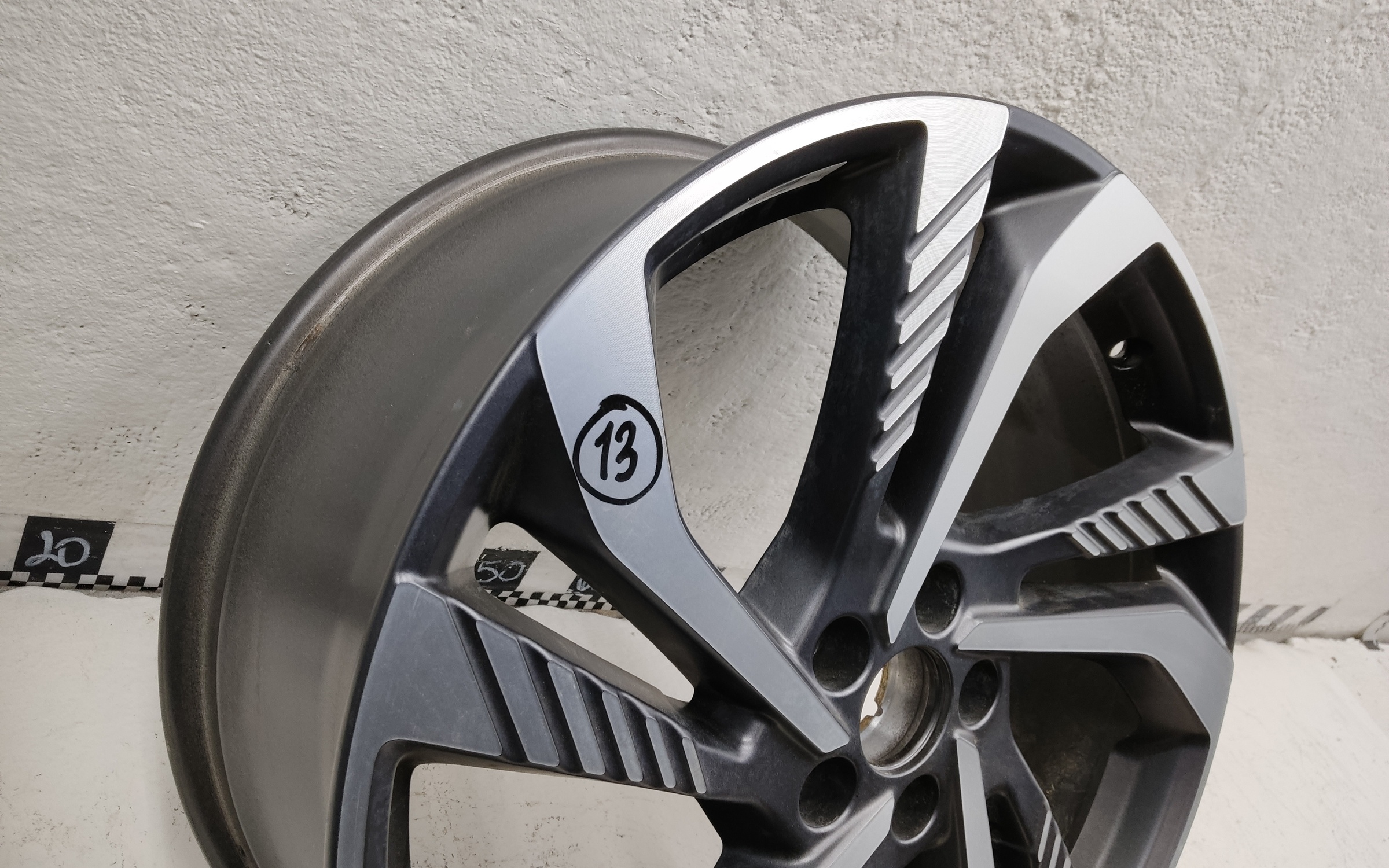 Диск колеса литой Geely Monjaro R20