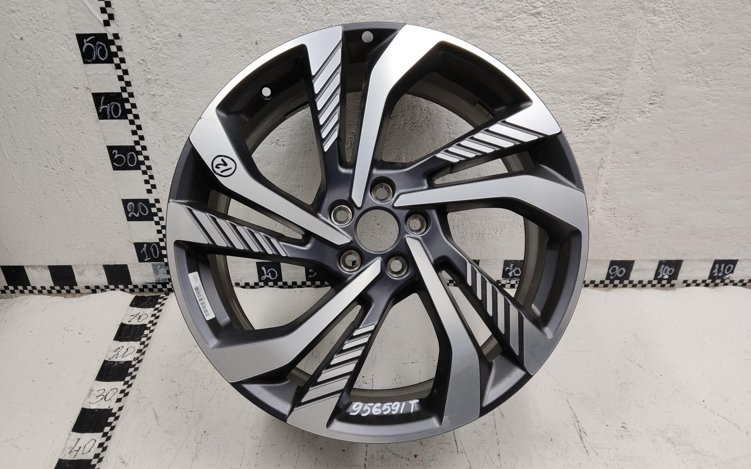 Диск колеса литой Geely Monjaro R20